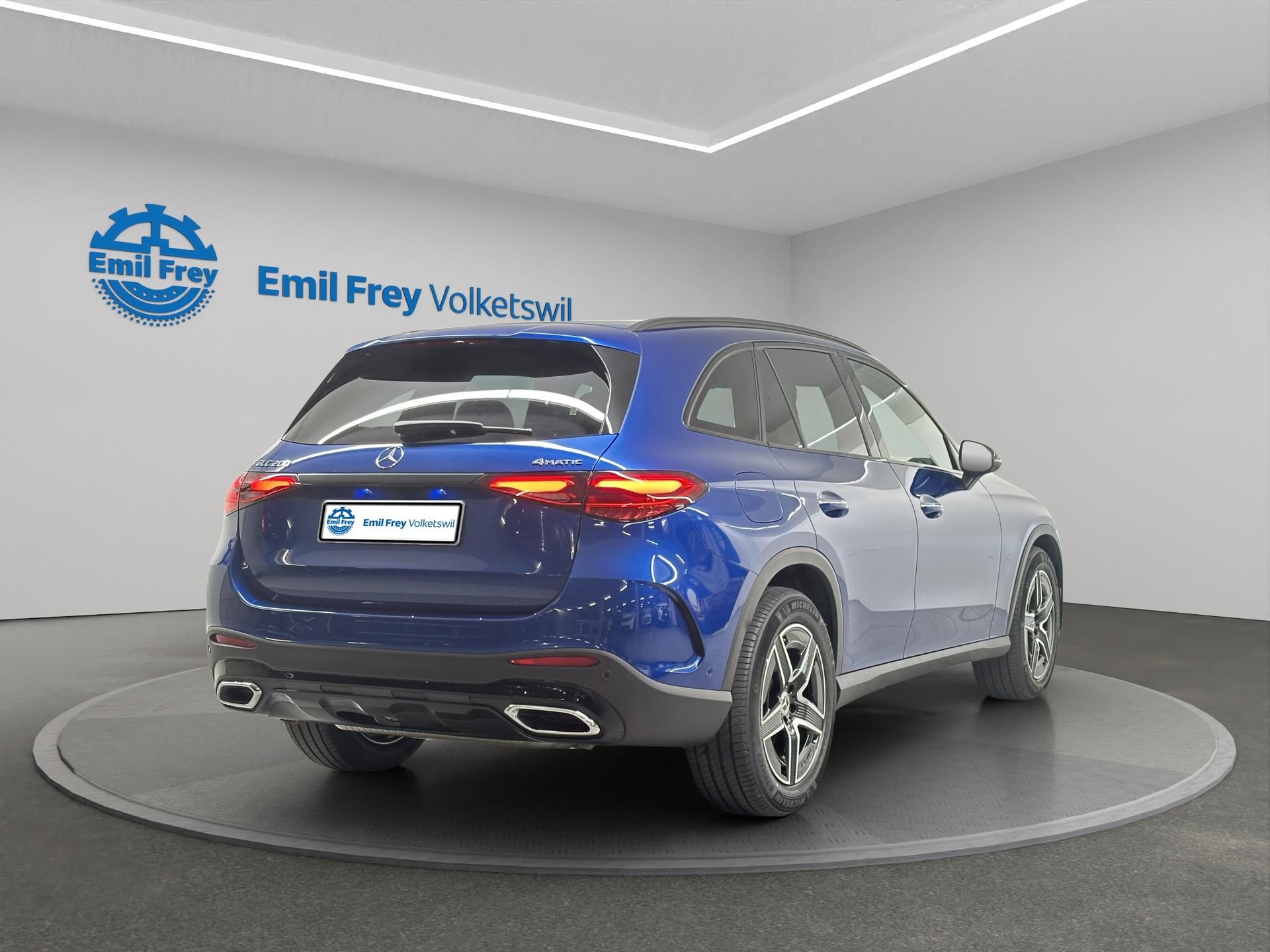 MERCEDES-BENZ GLC 200 AMG Line 4matic-image-2