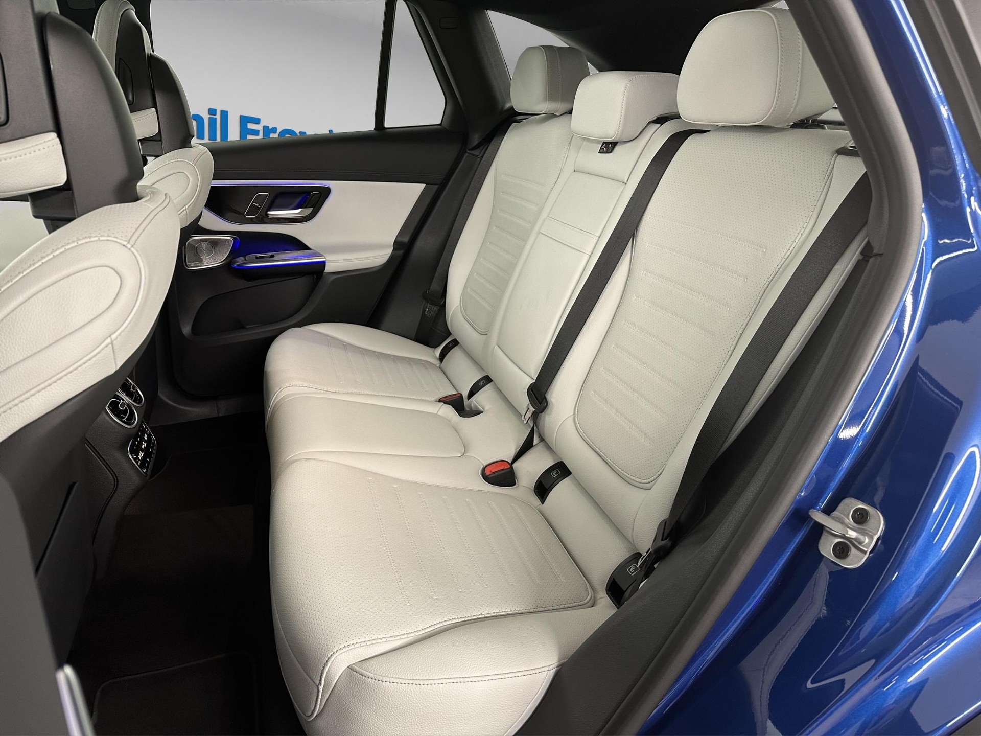 MERCEDES-BENZ GLC 200 AMG Line 4matic-image-5