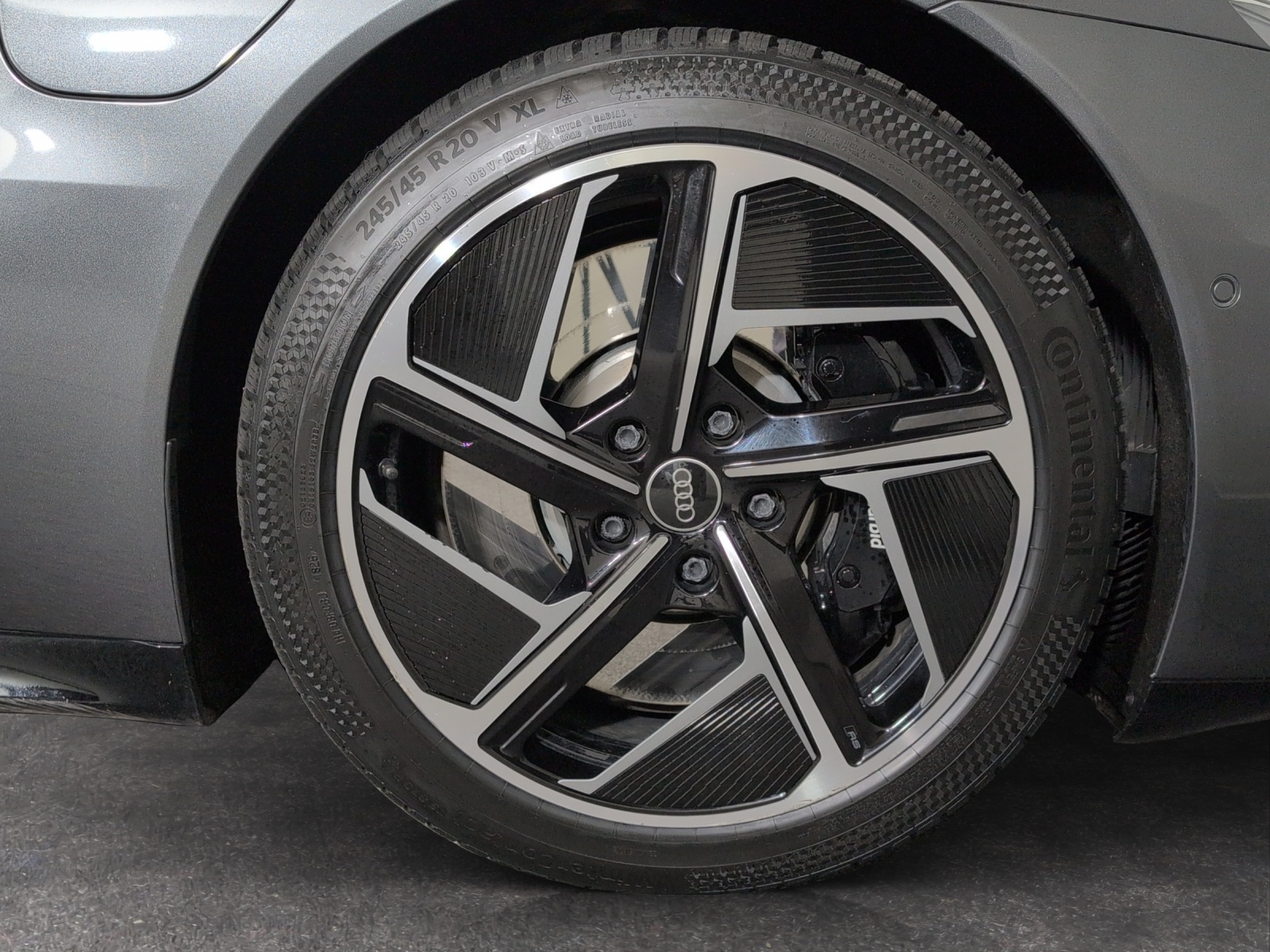 AUDI e-tron GT quattro-image-4