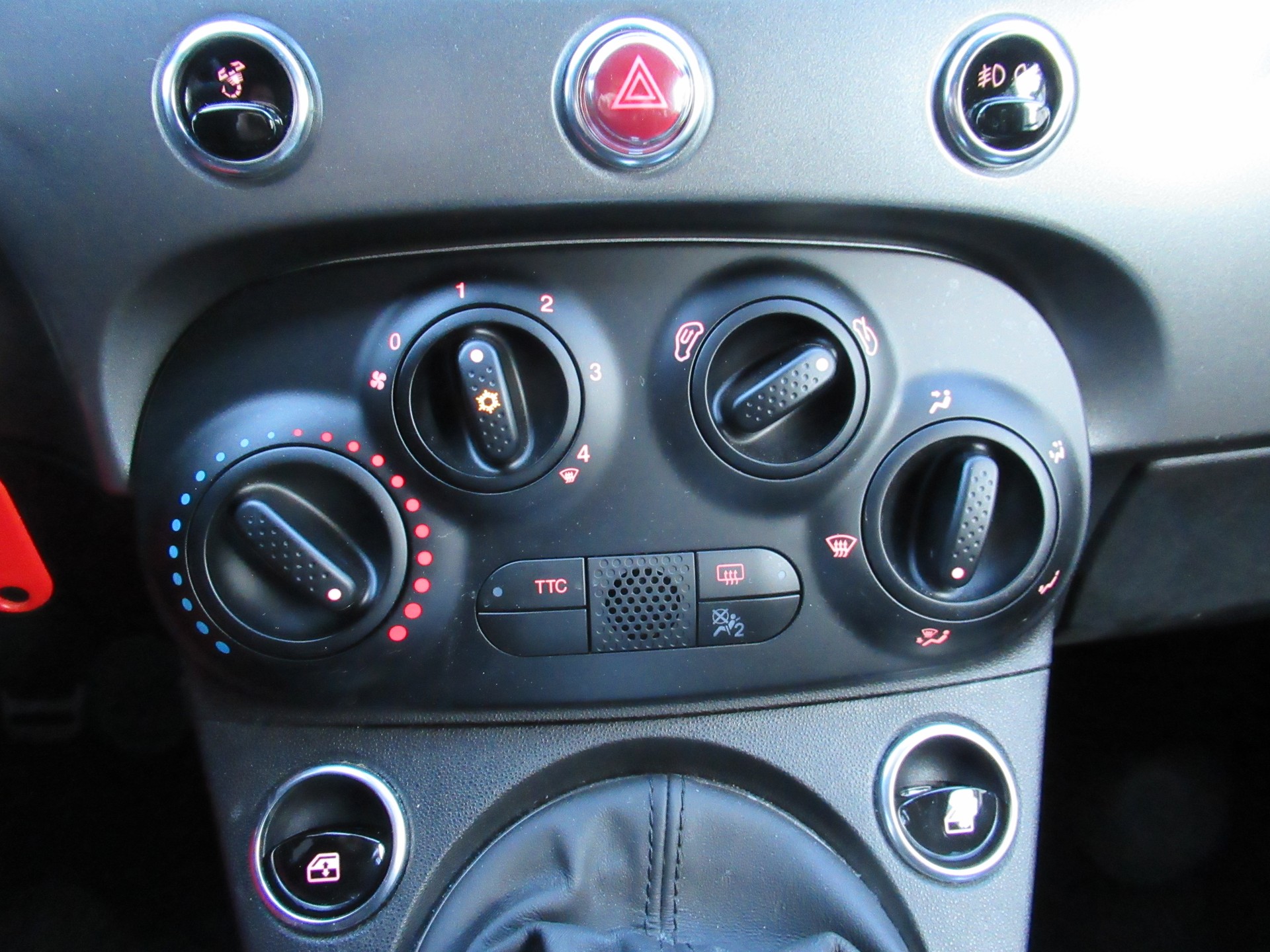 FIAT 595 1.4 16V Turbo Abarth 595-image-9