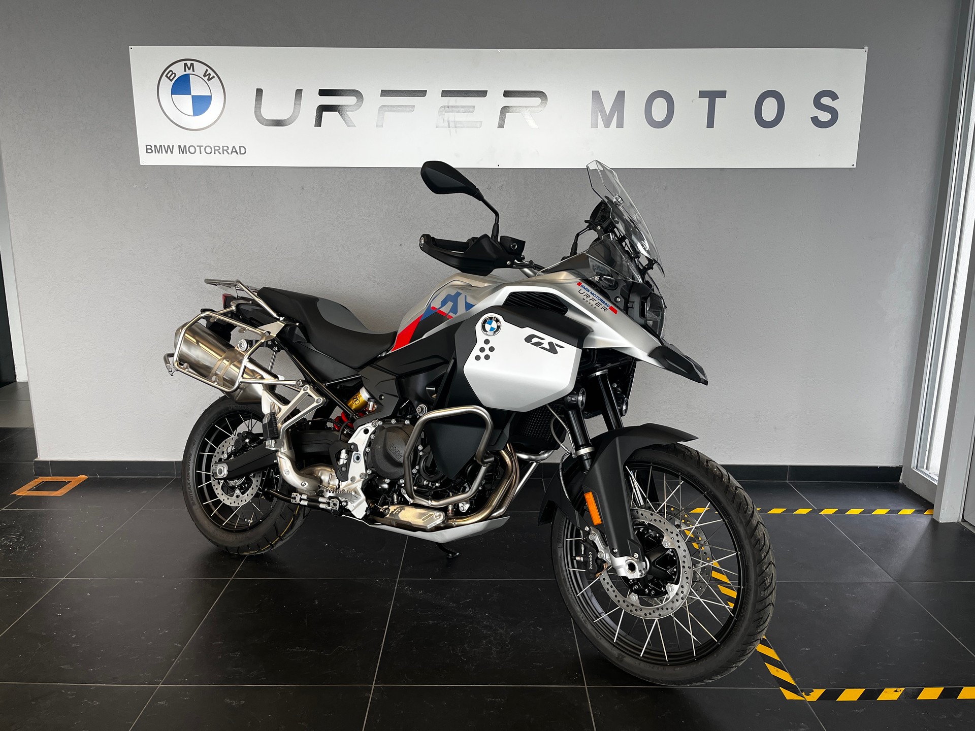 BMW F 900 GS Adventure-showroom-element-1