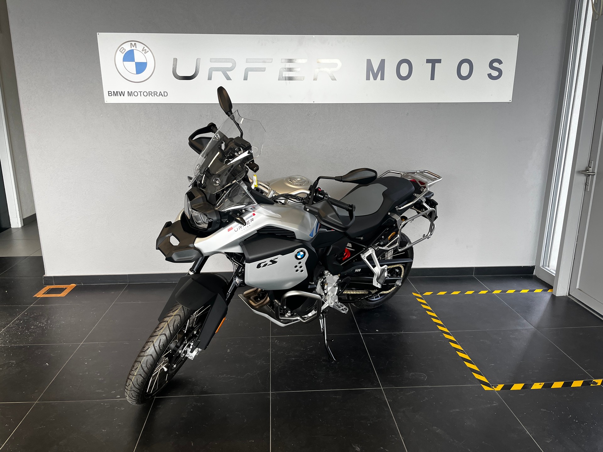 BMW F 900 GS Adventure-showroom-element-3