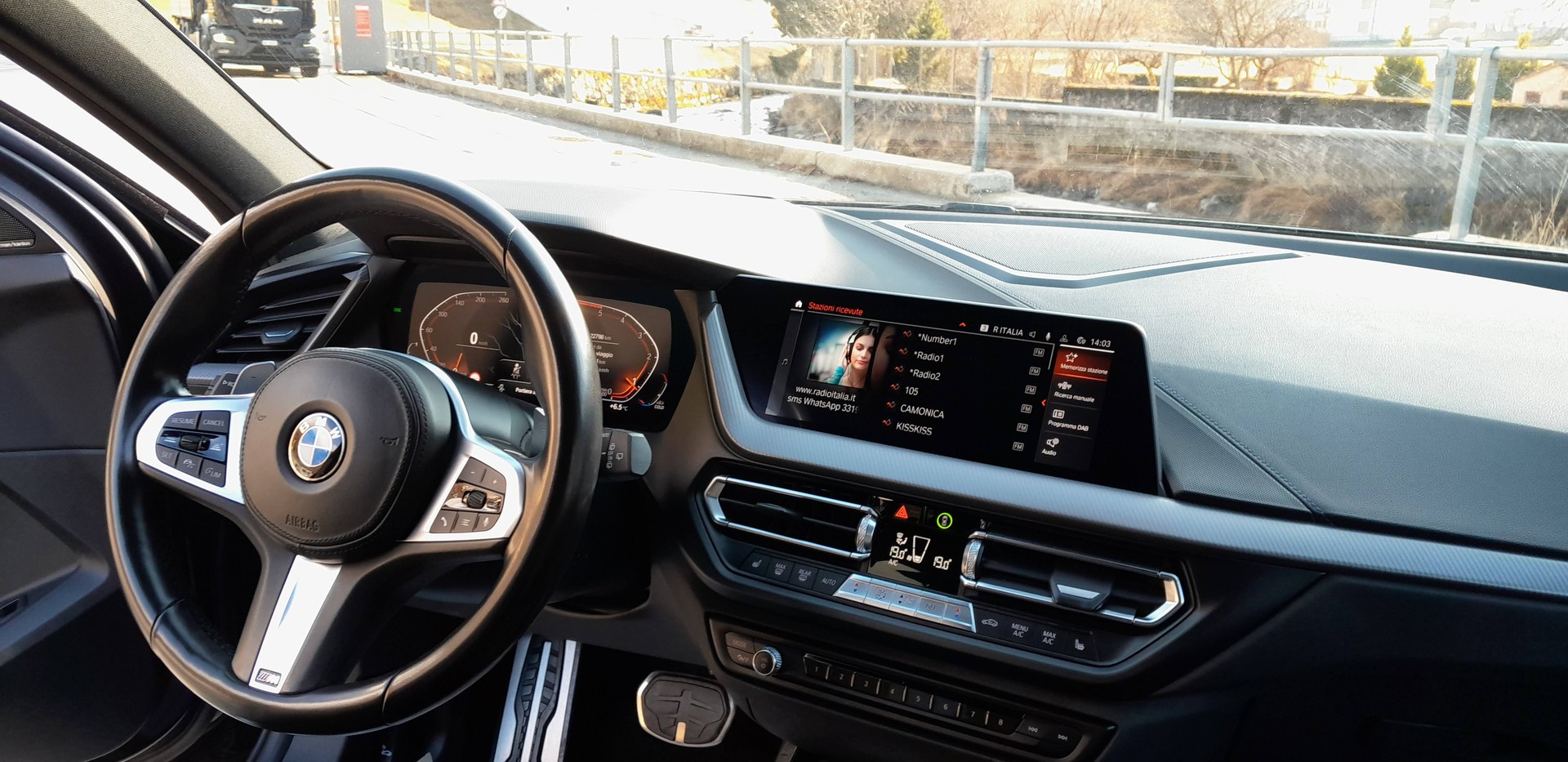 BMW 120d xDrive Steptronic M Sport-image-9