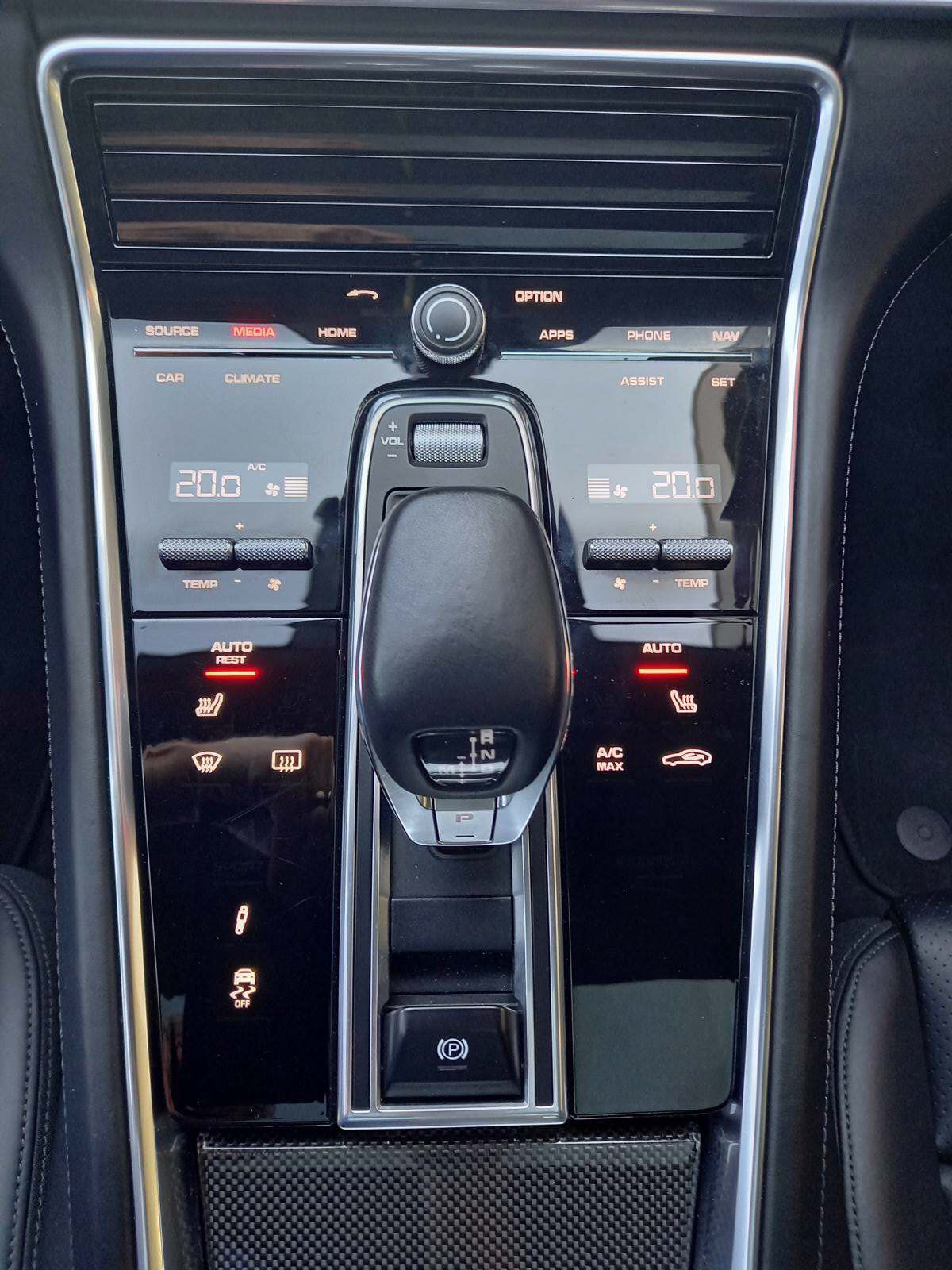 PORSCHE Panamera 4S PDK-image-9