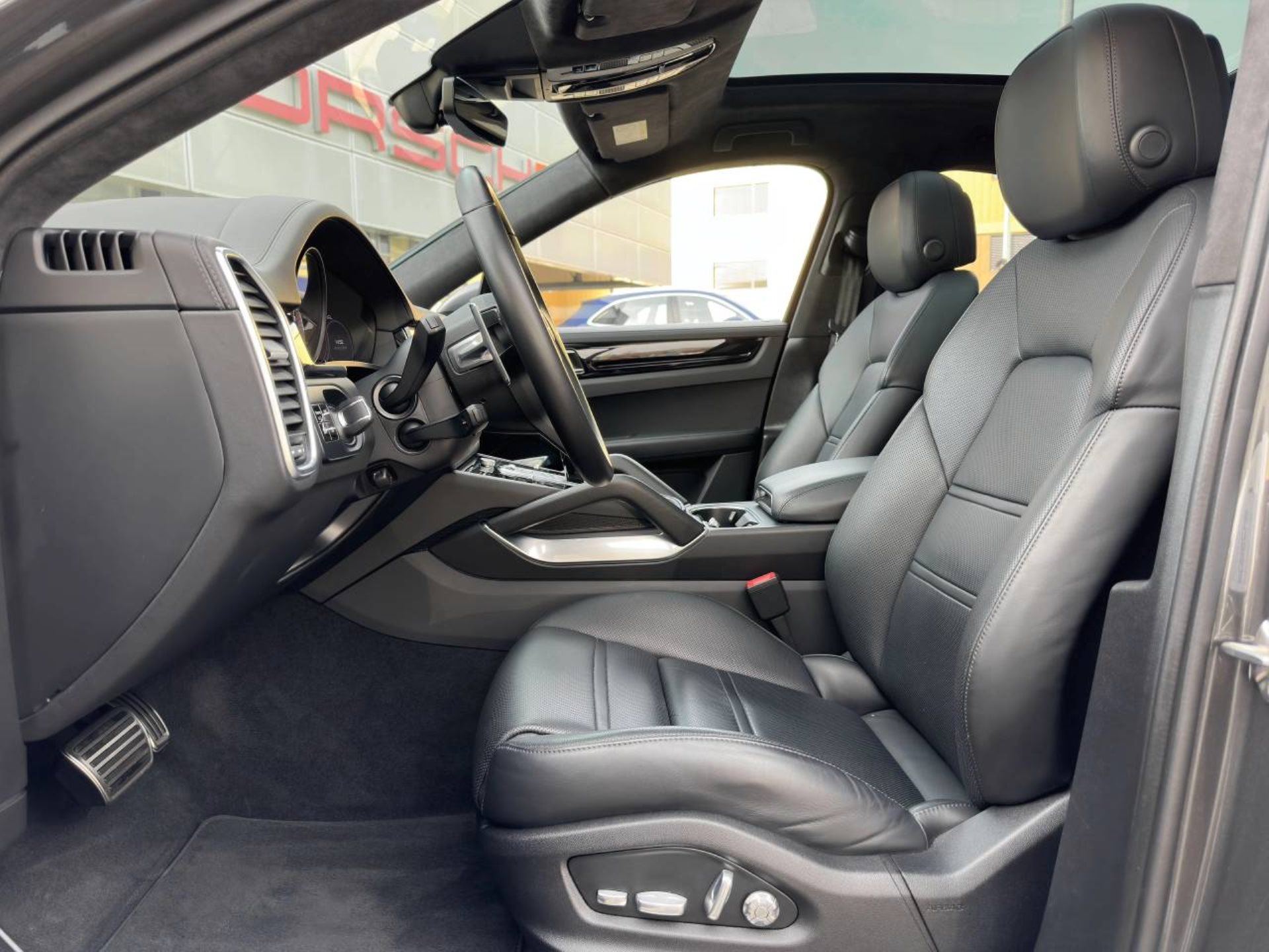PORSCHE Cayenne Turbo Coupé-image-14
