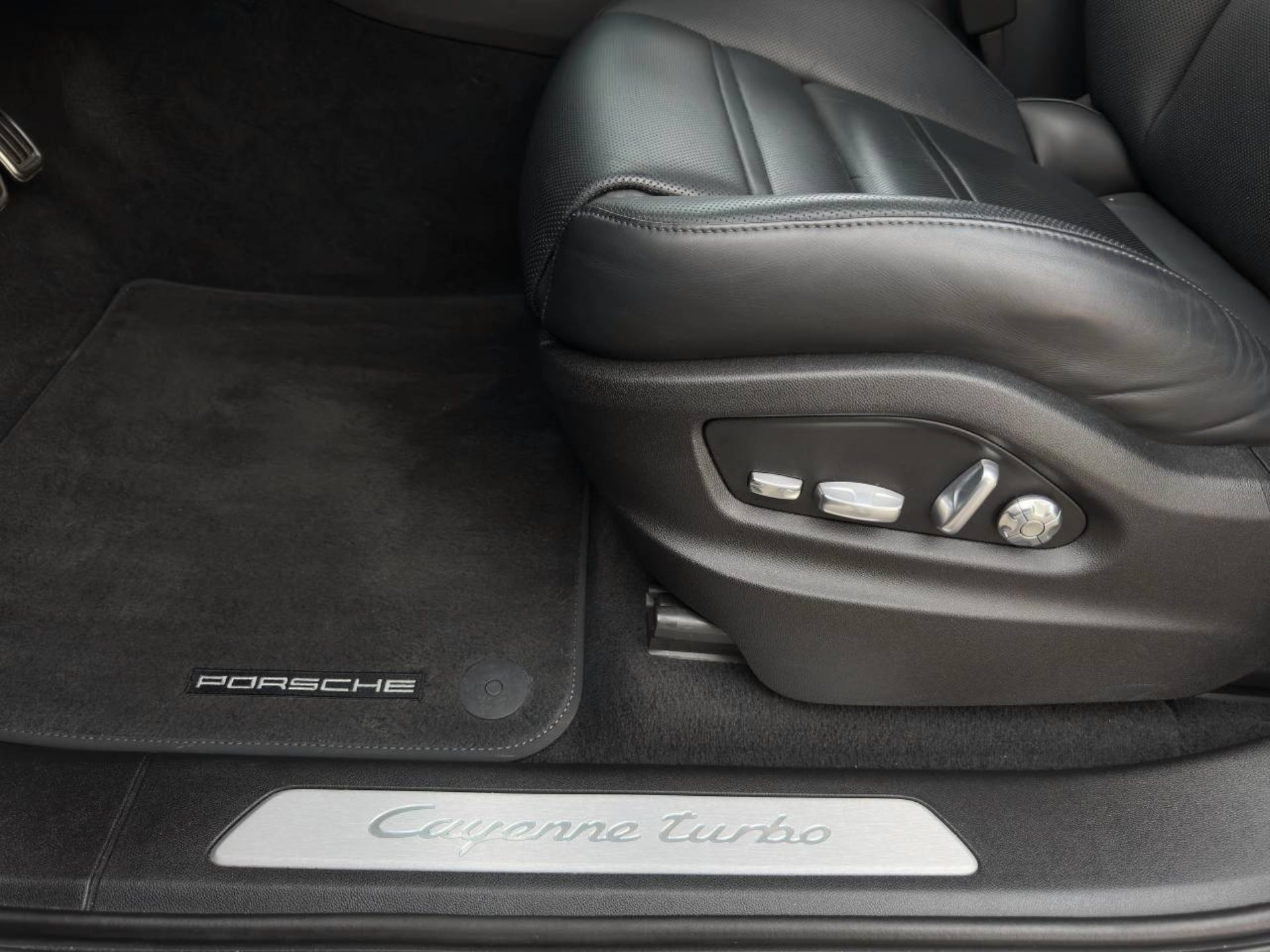 PORSCHE Cayenne Turbo Coupé-image-26