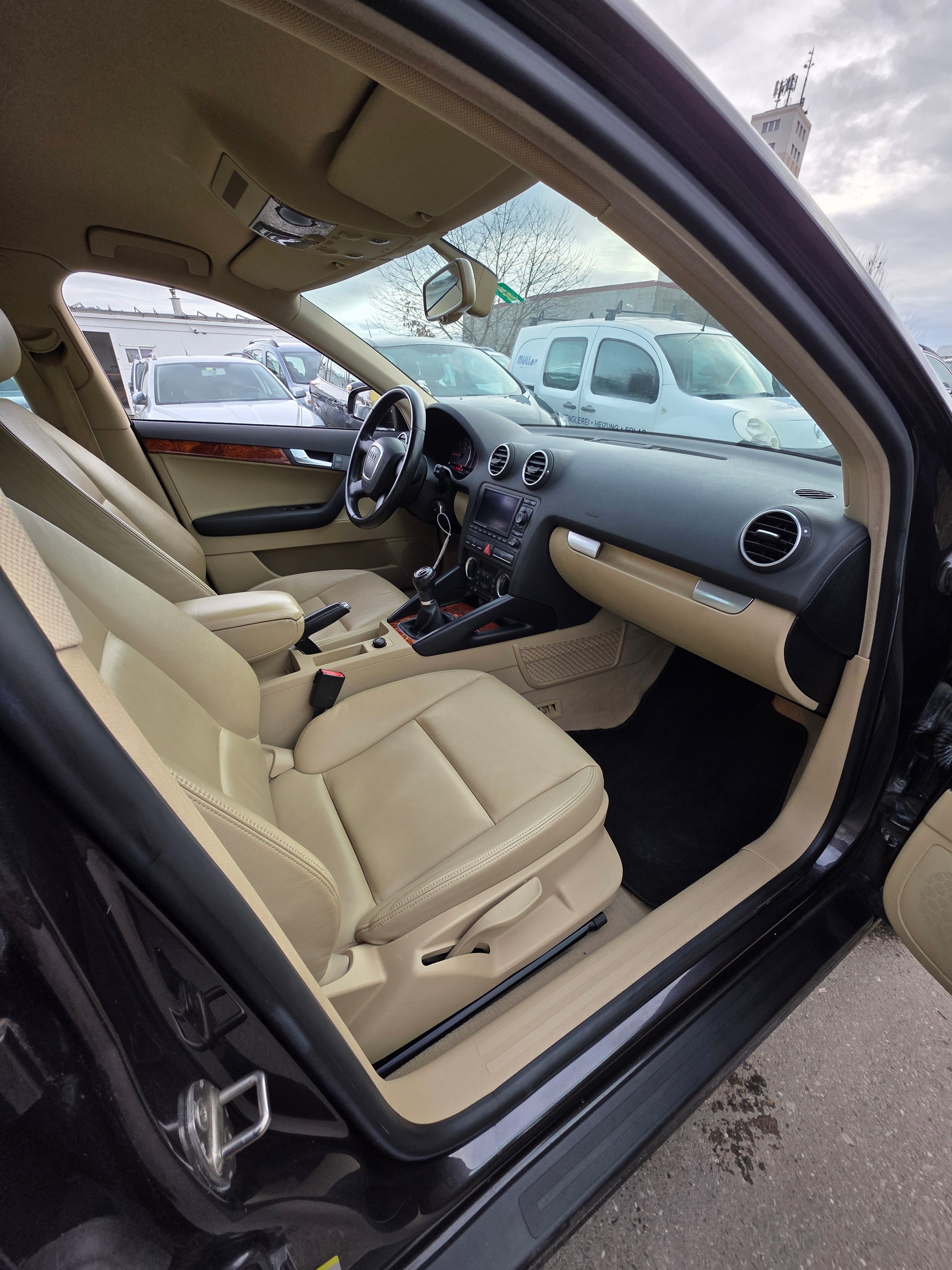 AUDI A3 Sportback 2.0 TDI Ambition-image-6