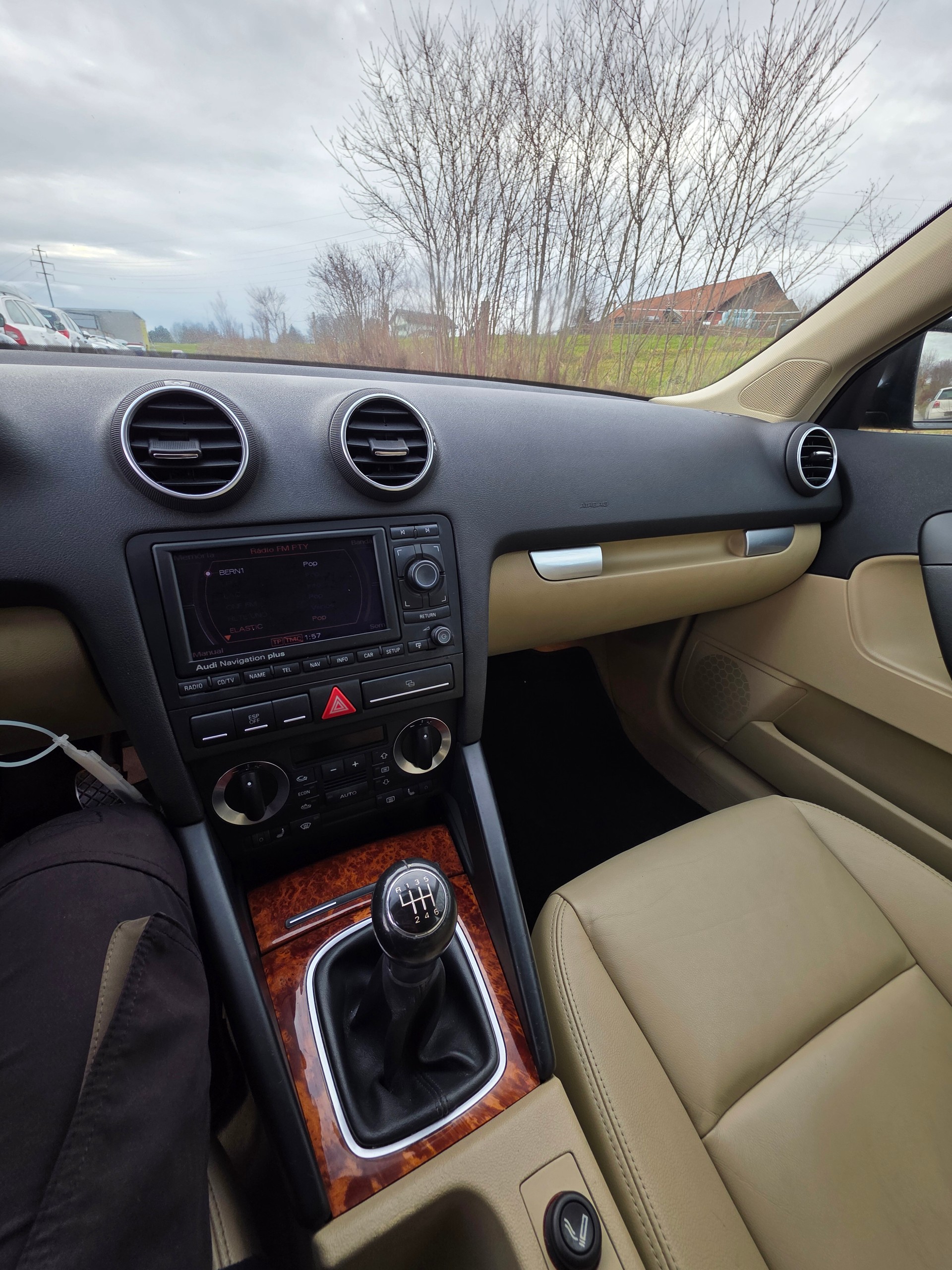 AUDI A3 Sportback 2.0 TDI Ambition-image-12