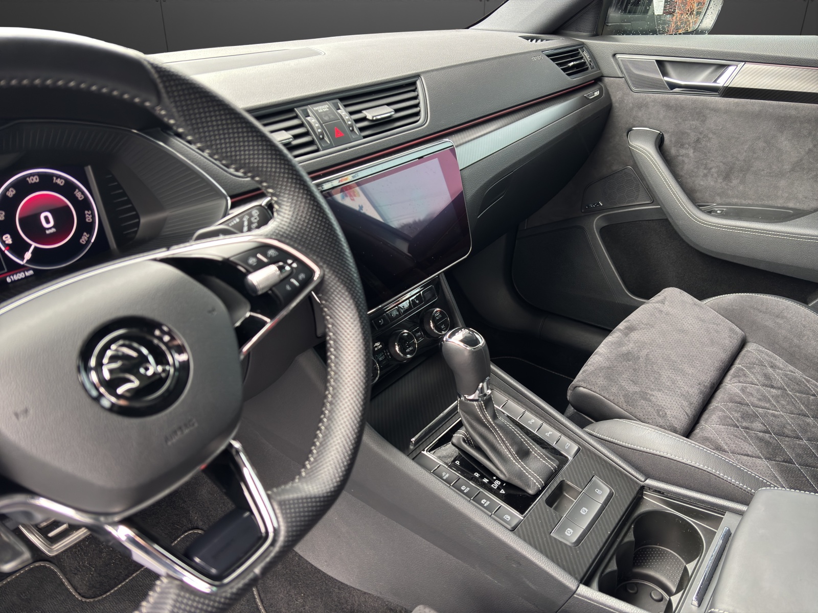 SKODA Superb 1.4 TSI Sport Line PHEV DSG-showroom-element-3