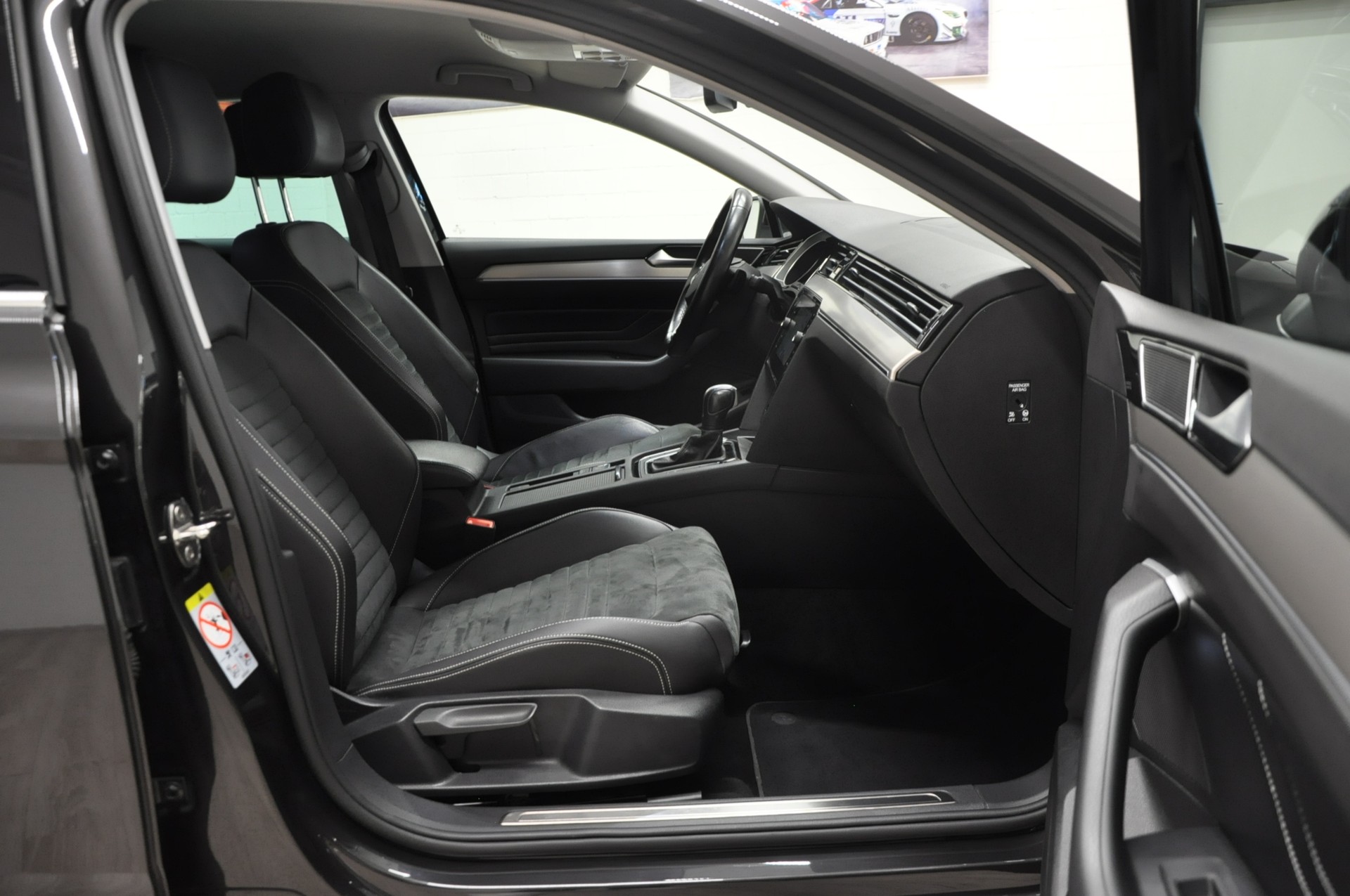 VW Passat 2.0 TDI BMT Business 4Motion DSG-image-14