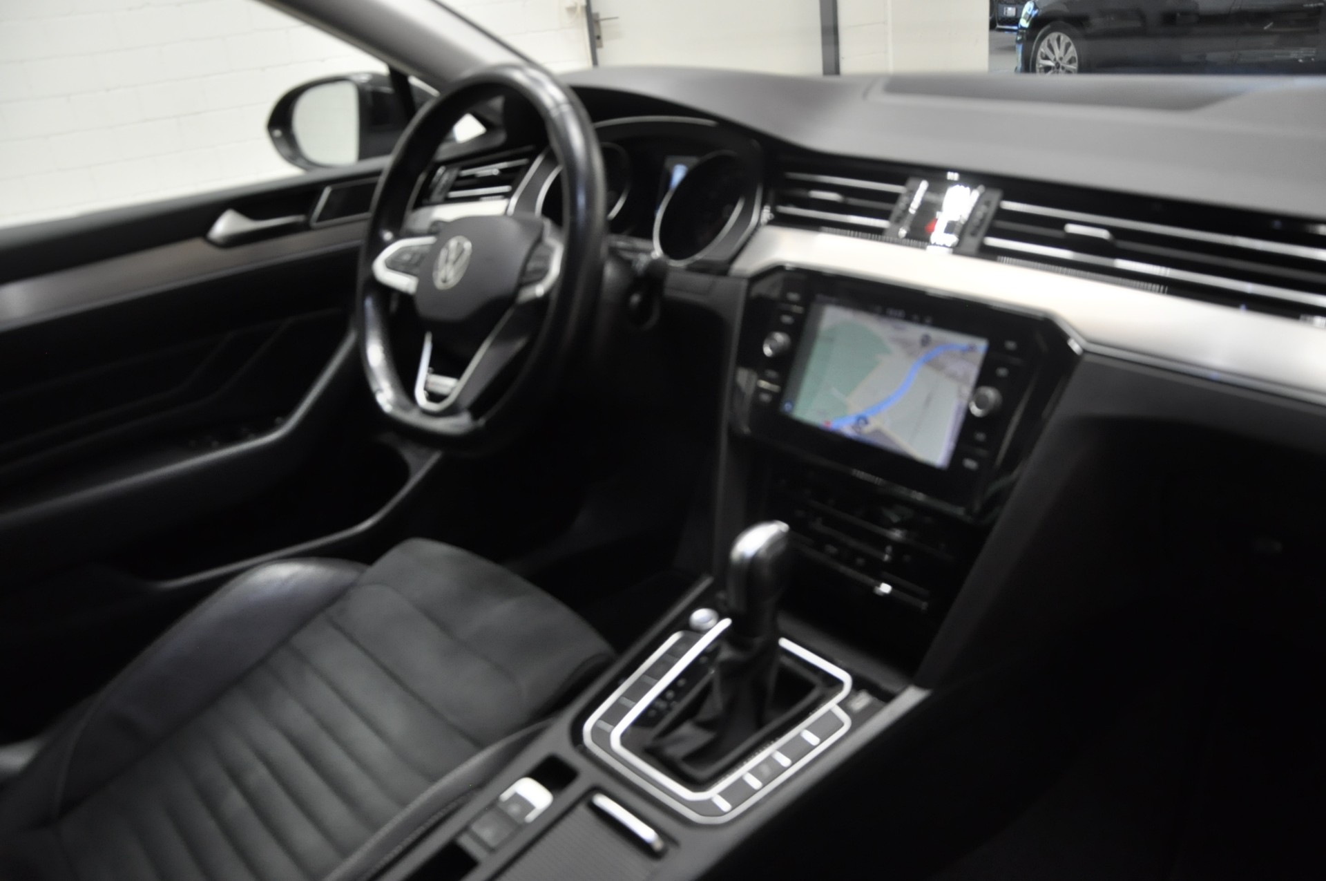 VW Passat 2.0 TDI BMT Business 4Motion DSG-image-12