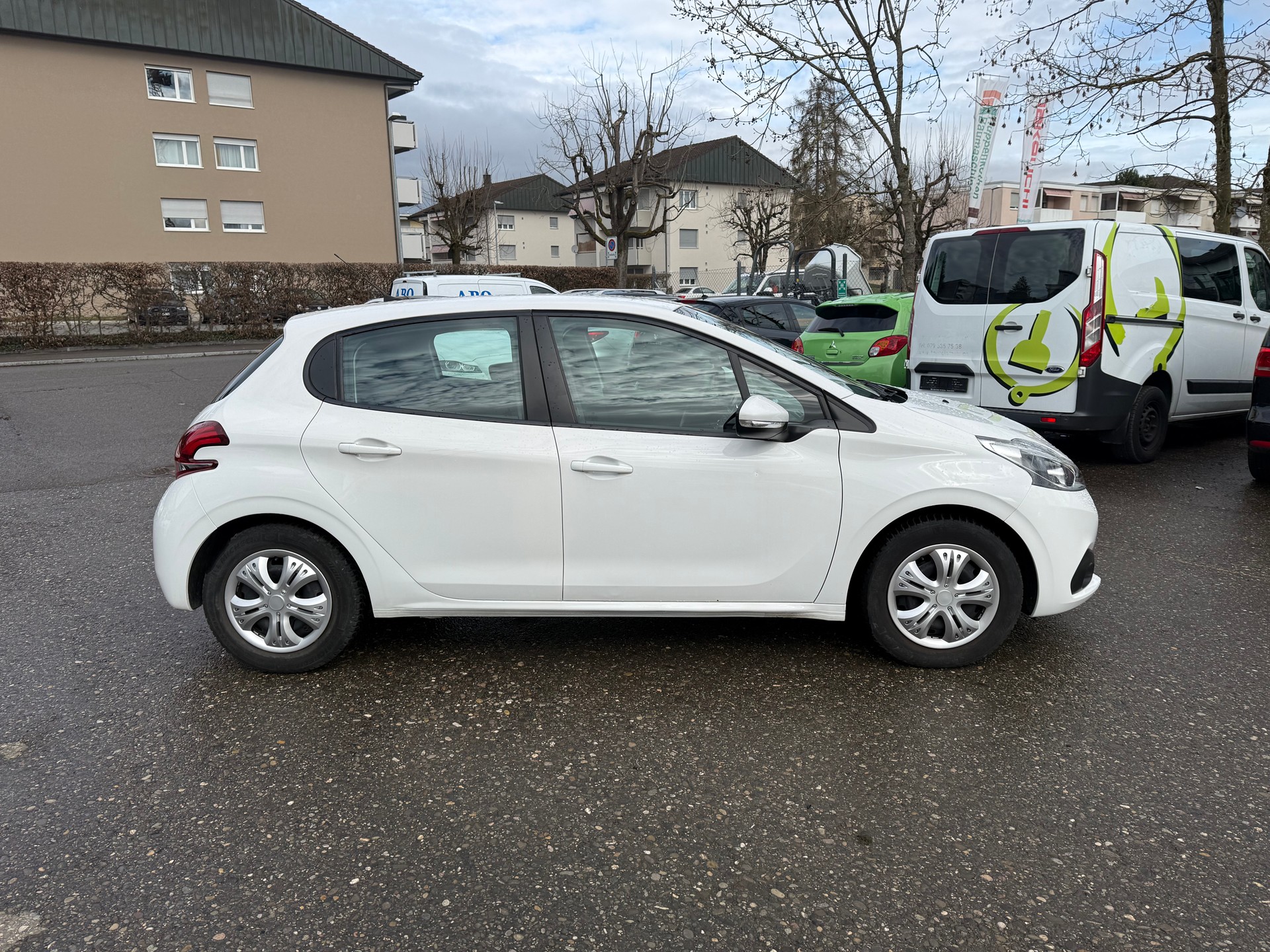 PEUGEOT 208 1.2 PureTech Active-image-4