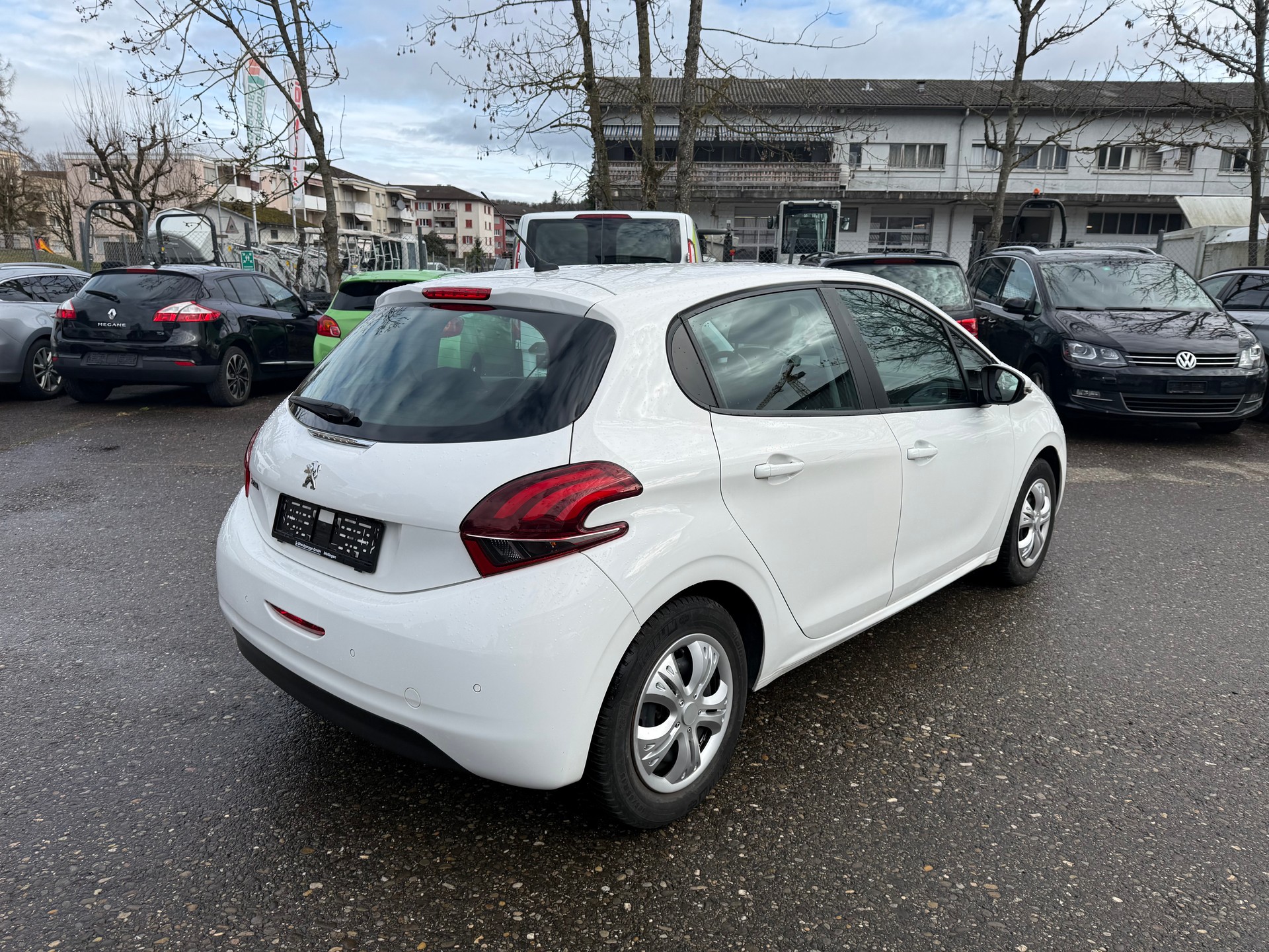 PEUGEOT 208 1.2 PureTech Active-image-2