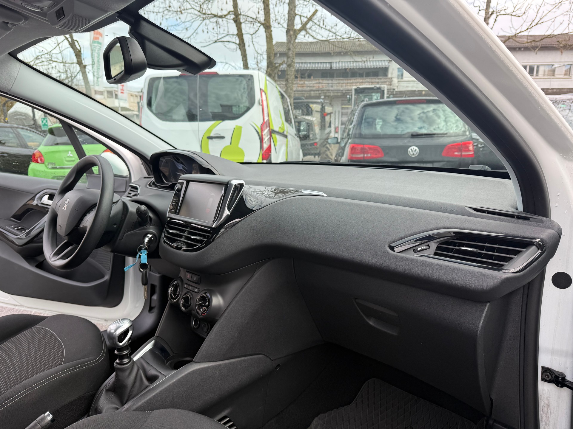 PEUGEOT 208 1.2 PureTech Active-image-8