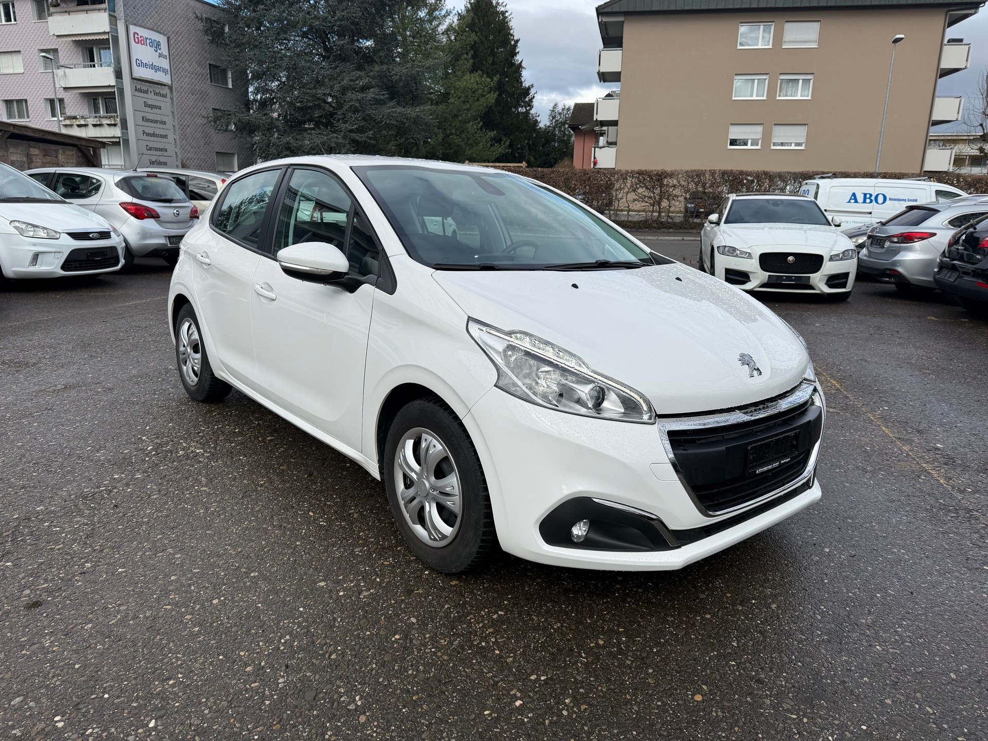 PEUGEOT 208 1.2 PureTech Active-image-0