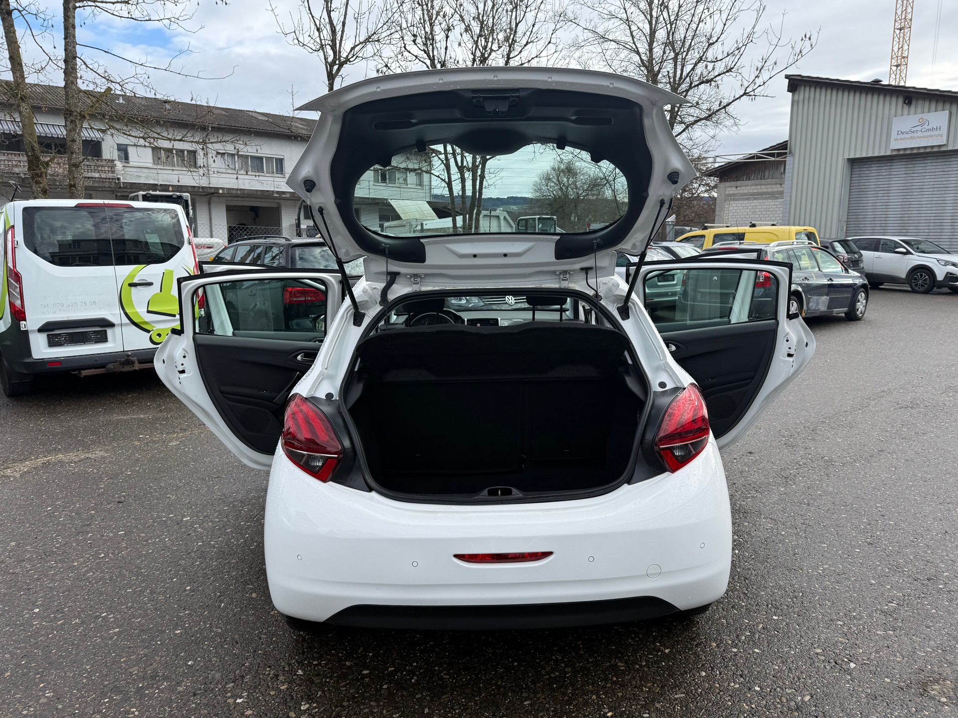 PEUGEOT 208 1.2 PureTech Active-image-10