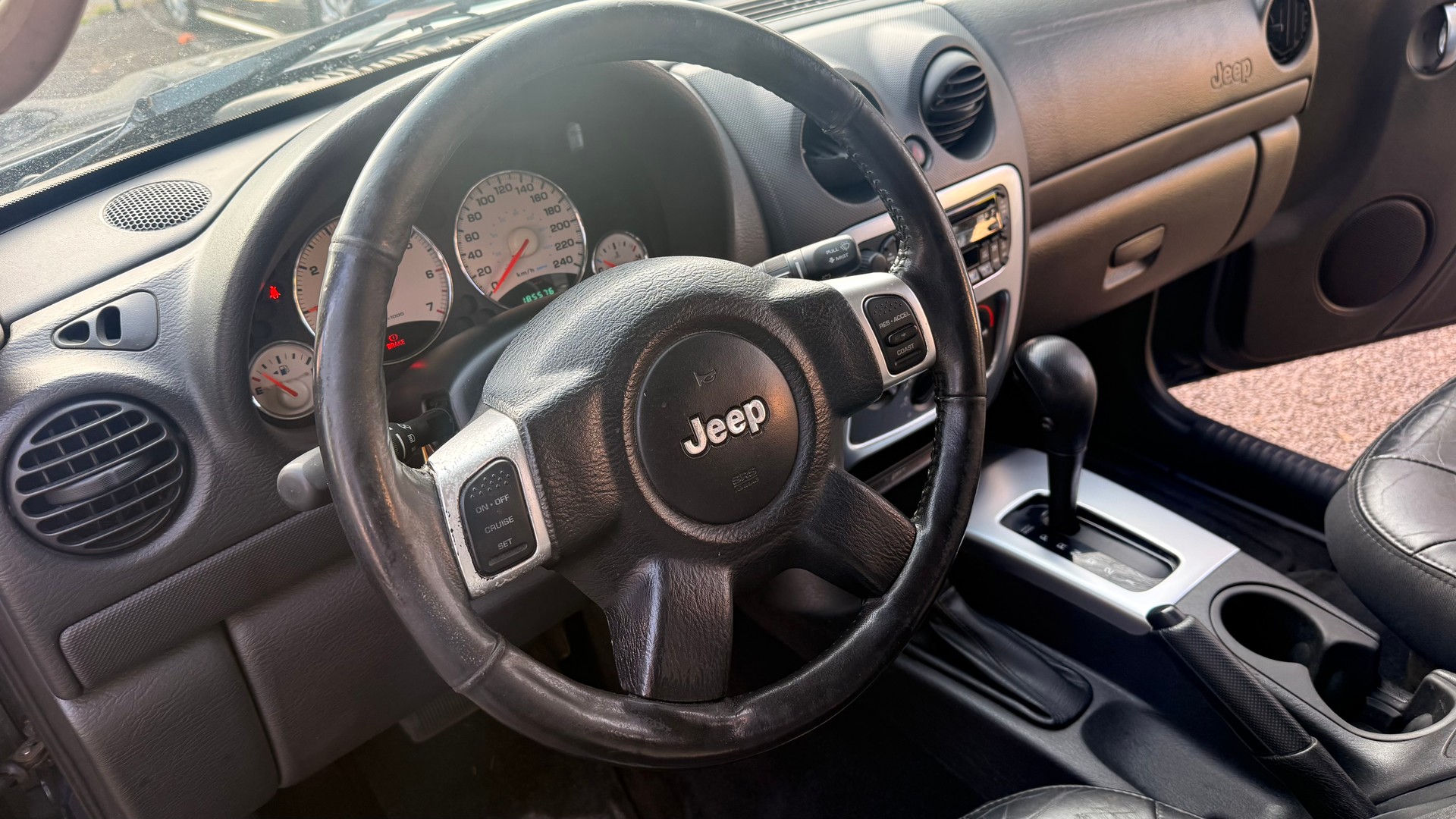 JEEP Cherokee 3.7 V6 Limited-image-8