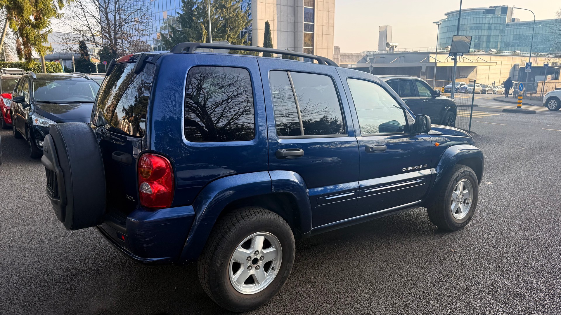 JEEP Cherokee 3.7 V6 Limited-image-4