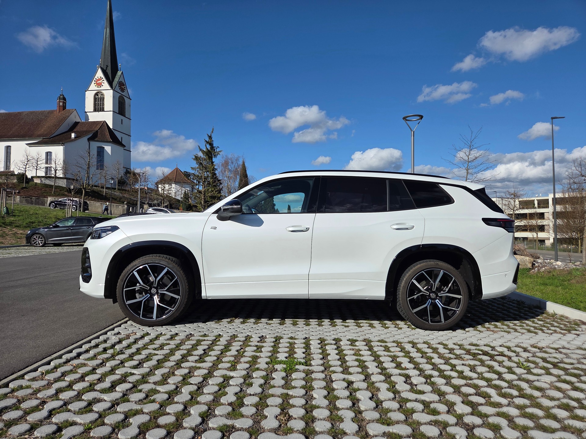 VW Tayron 2.0 TSI R-Line Plus DSG 4Motion-image-1