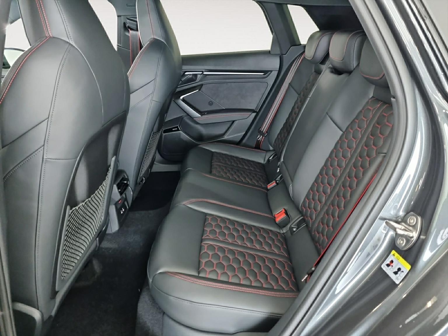 AUDI RS3 Sportback 2.5 TSI quattro S-tronic-image-11