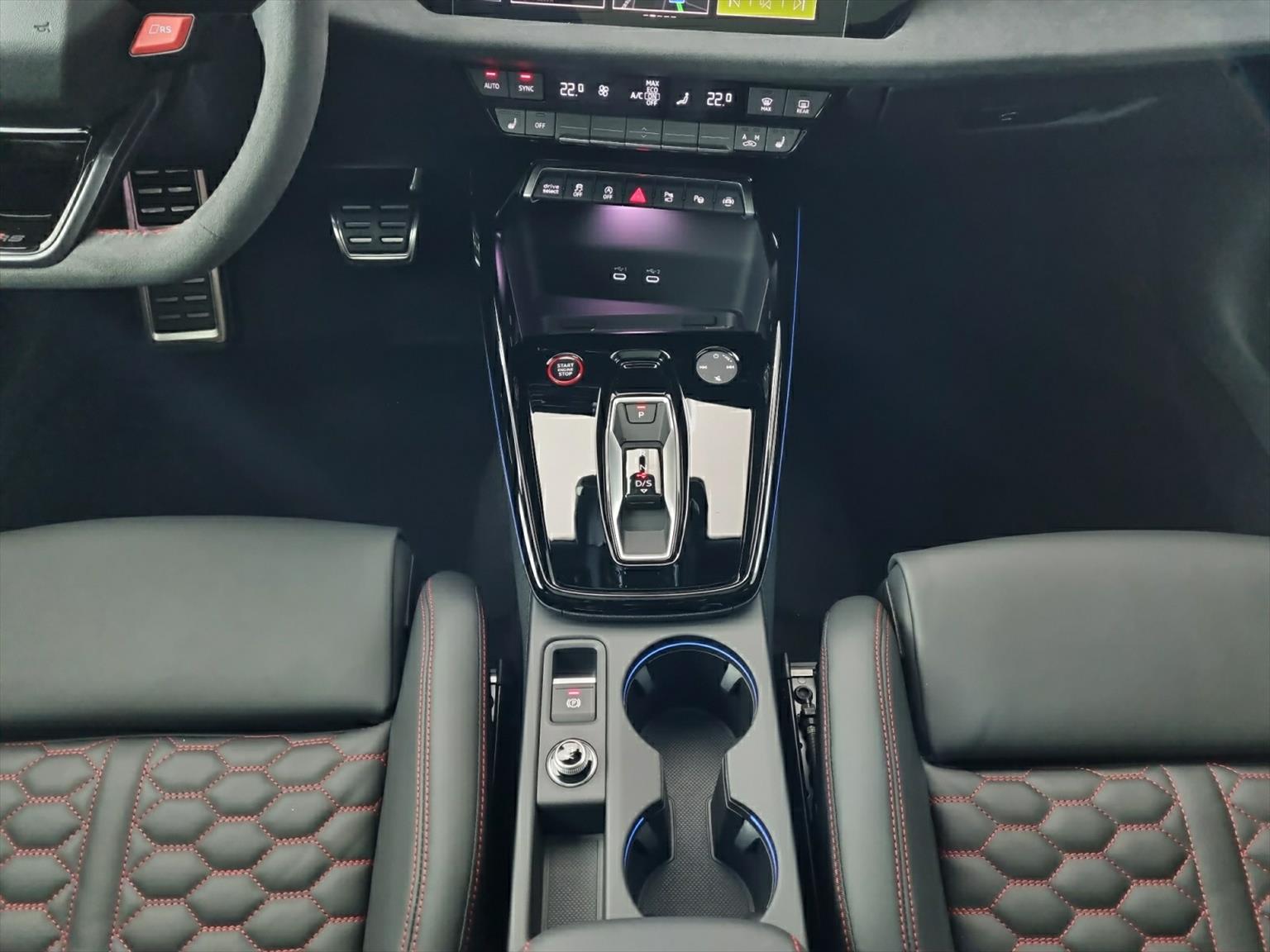 AUDI RS3 Sportback 2.5 TSI quattro S-tronic-image-7