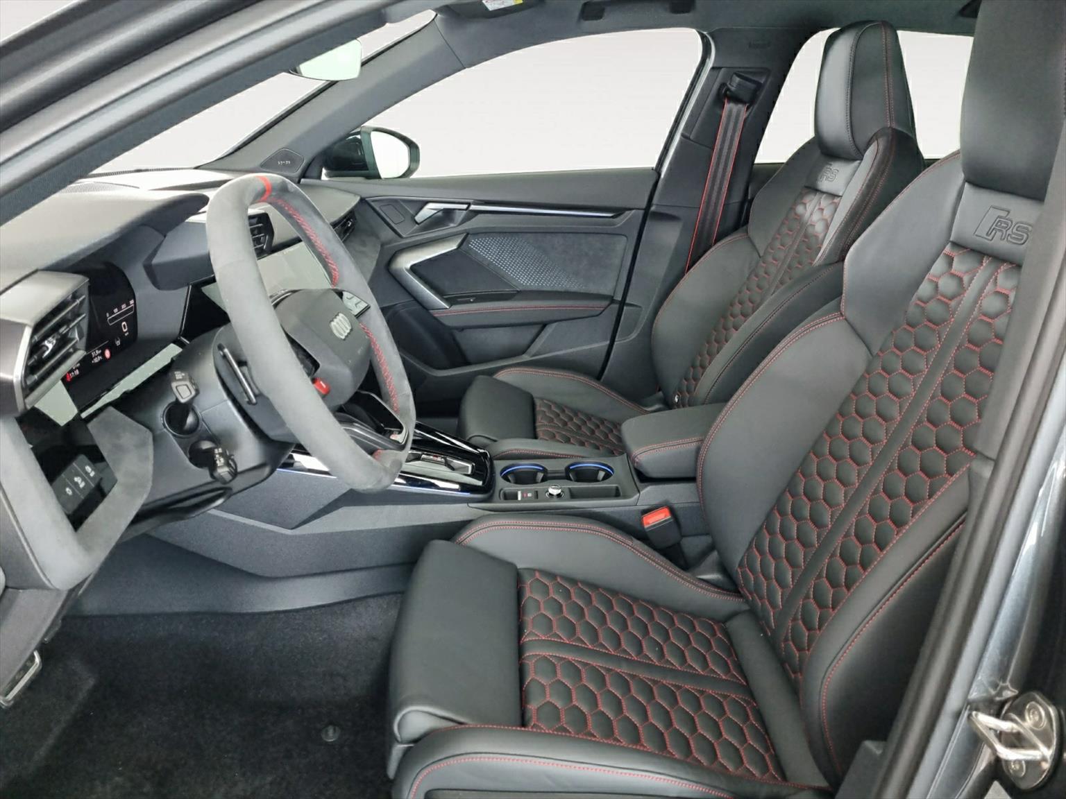 AUDI RS3 Sportback 2.5 TSI quattro S-tronic-image-4