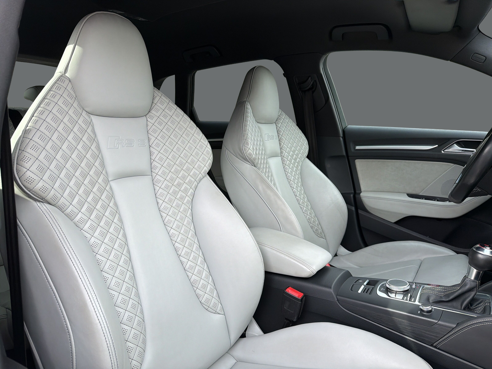 AUDI RS3 2.5 TSI quattro-image-17