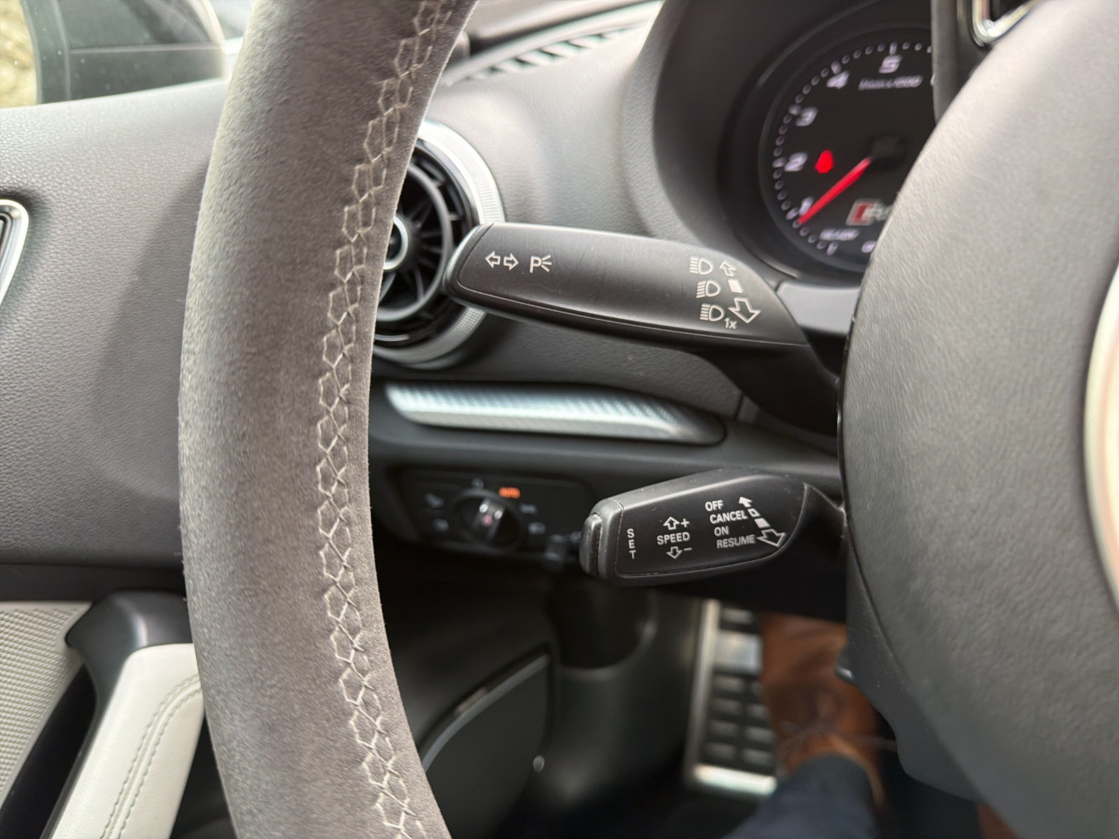 AUDI RS3 2.5 TSI quattro-image-25
