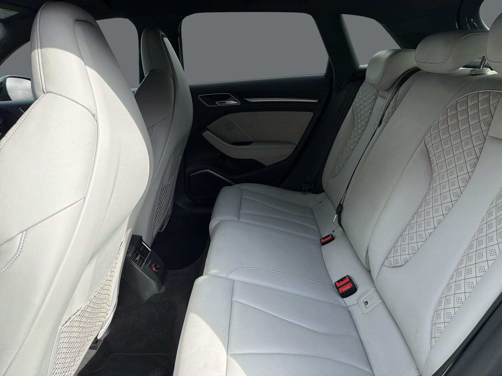 AUDI RS3 2.5 TSI quattro-image-13