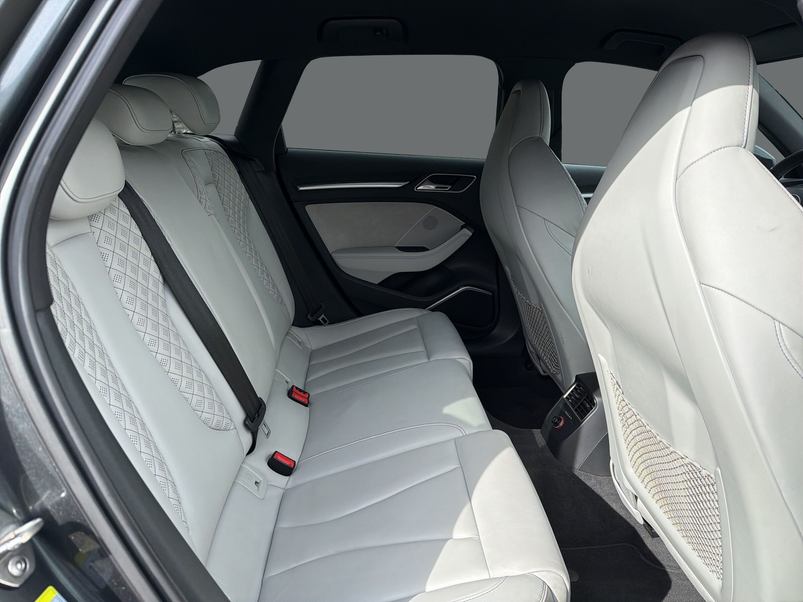 AUDI RS3 2.5 TSI quattro-image-18