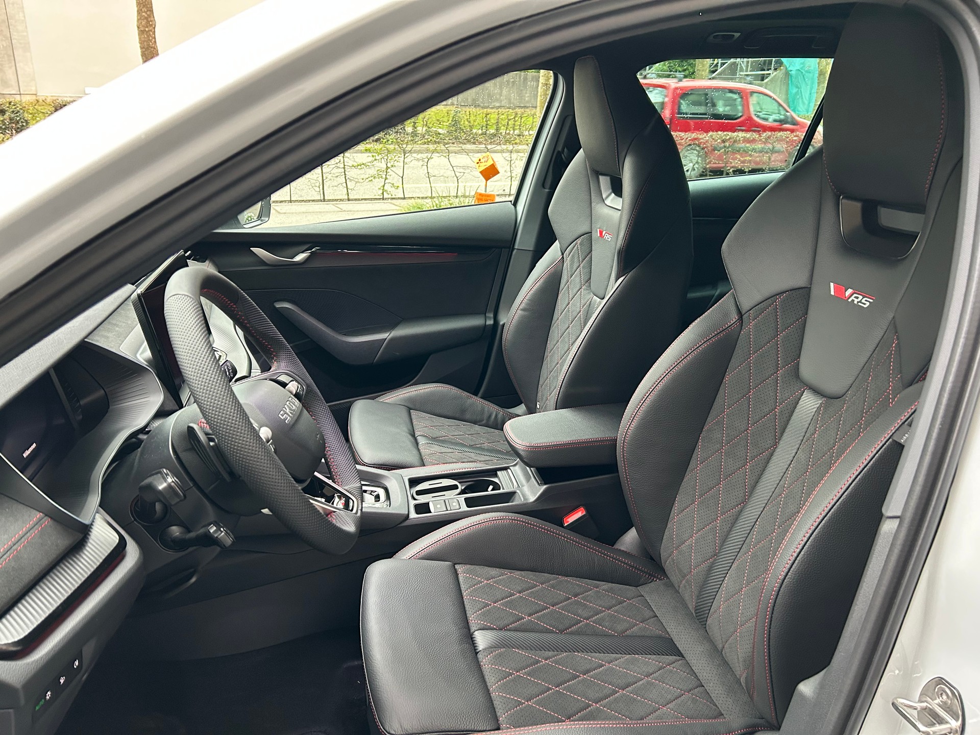 SKODA Octavia Combi 2.0 TSI DSG RS-image-8