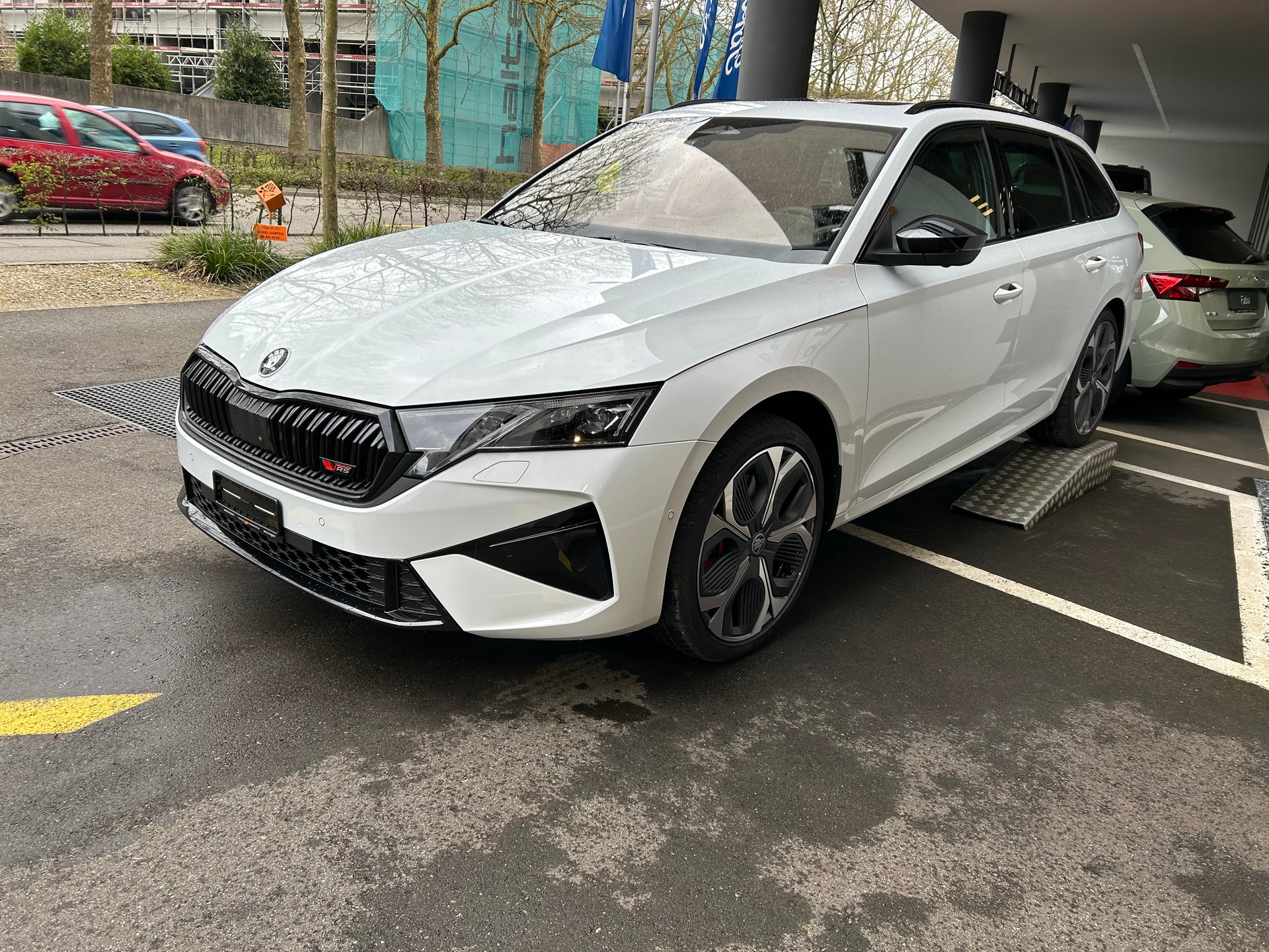 SKODA Octavia Combi 2.0 TSI DSG RS-image-13