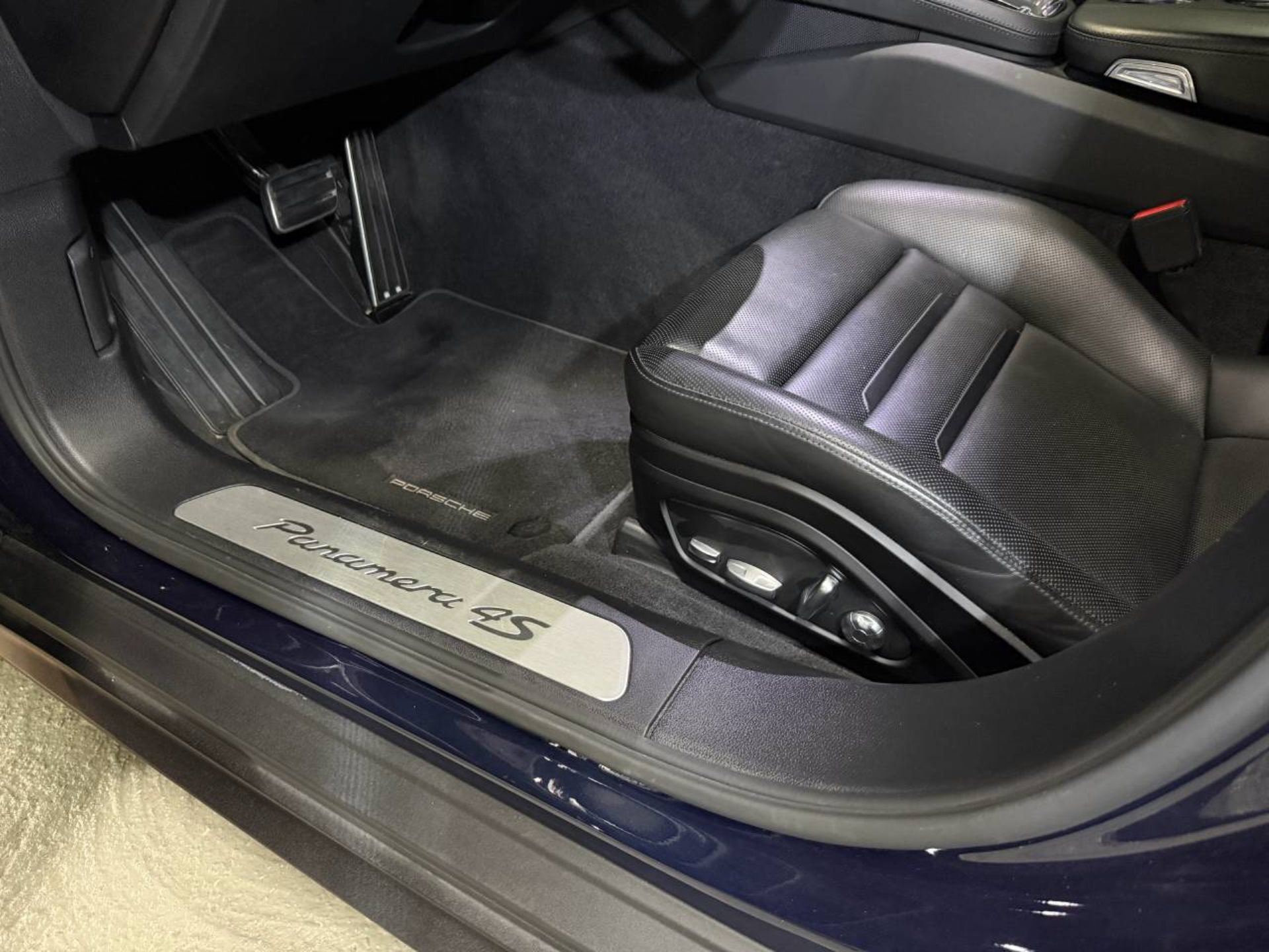 PORSCHE Panamera 4S E-Hybrid Sport Turismo (MY21)-image-24