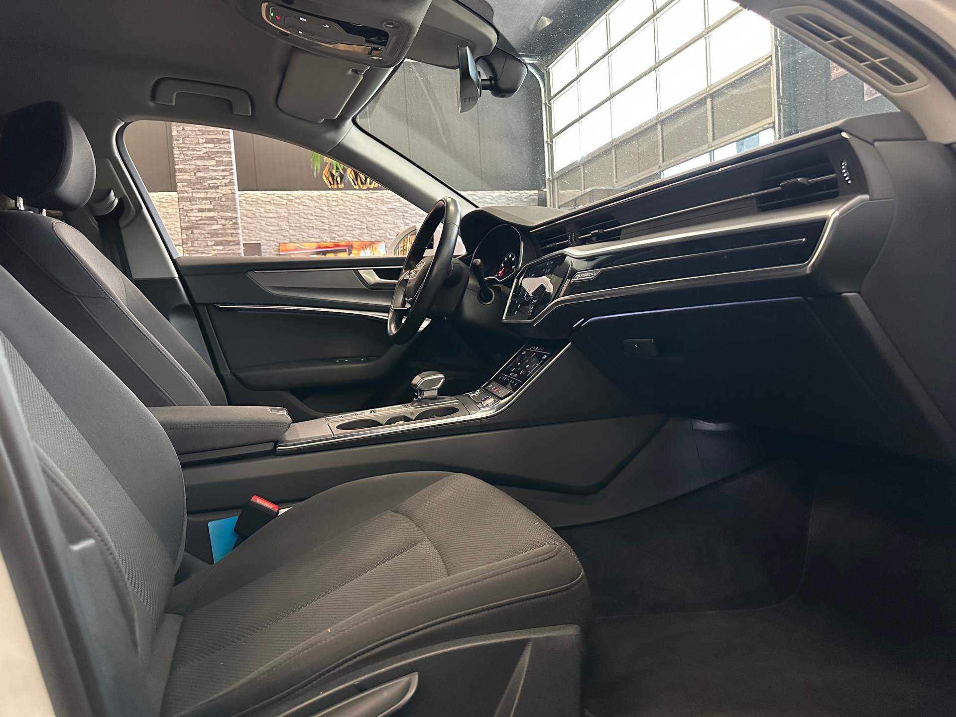 AUDI A6 Avant 45 TFSI Sport Attraction quattro S-tronic-image-21