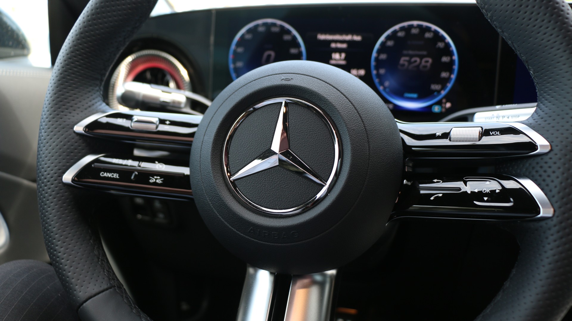MERCEDES-BENZ CLA 350 4matic Shooting Brake with EQ-Technology-image-16
