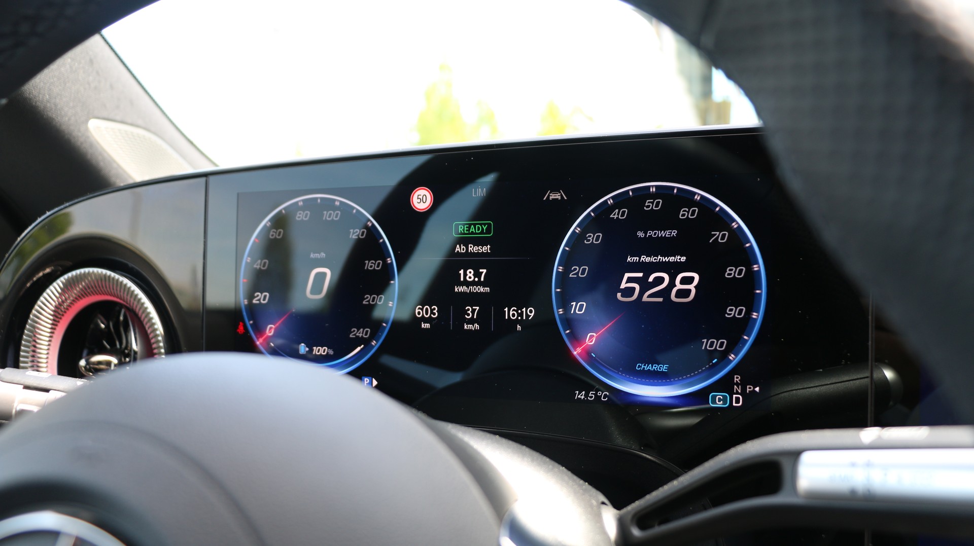 MERCEDES-BENZ CLA 350 4matic Shooting Brake with EQ-Technology-image-15
