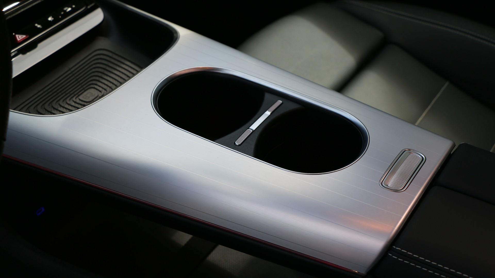 MERCEDES-BENZ CLA 350 4matic Shooting Brake with EQ-Technology-image-17