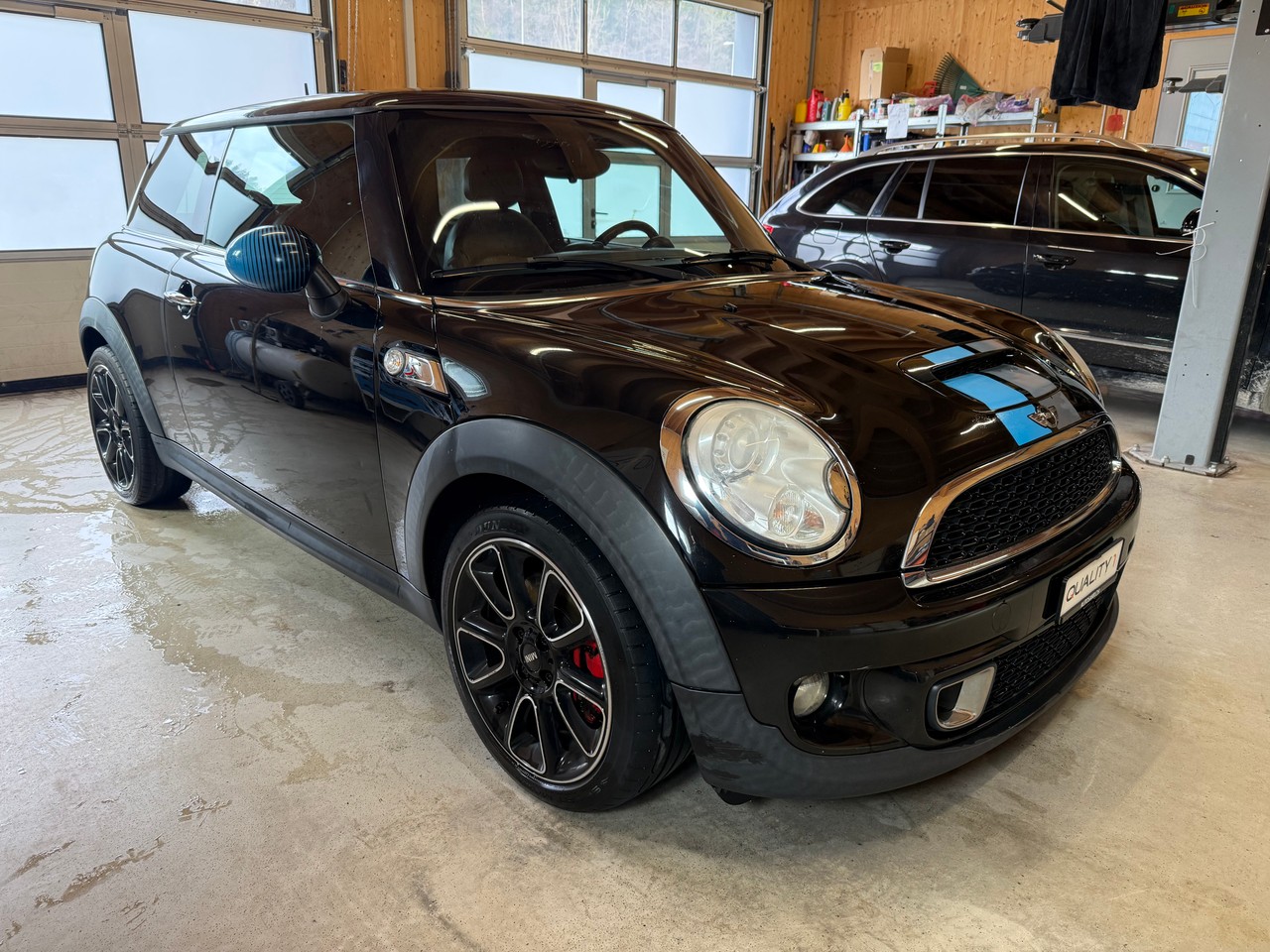 MINI Cooper S-showroom-element-2
