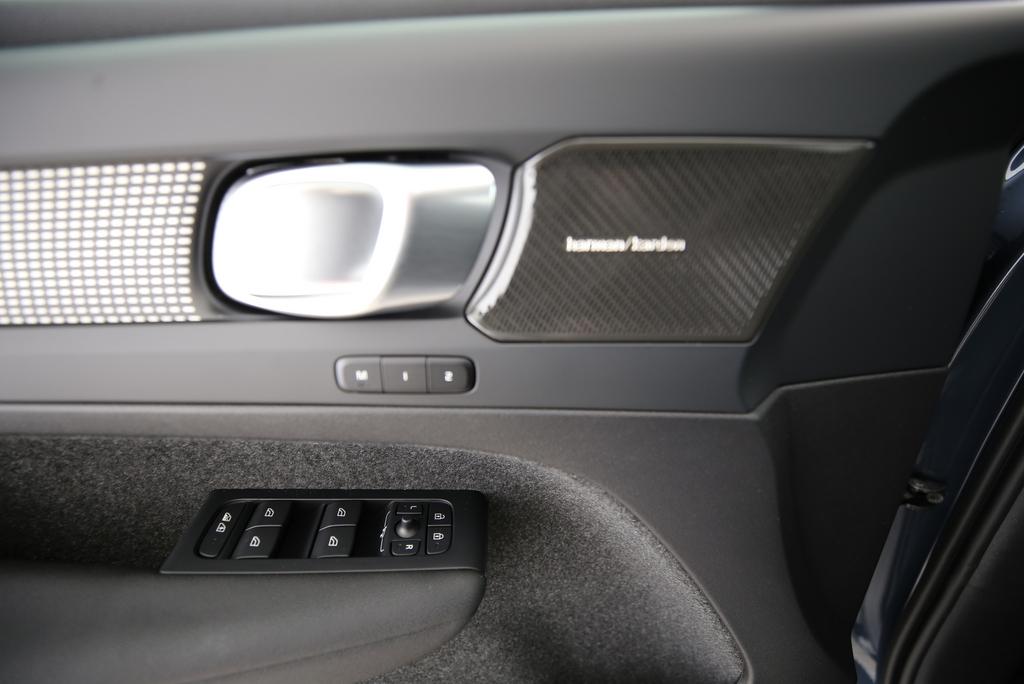 VOLVO EX40 Twin Ultra AWD-image-12