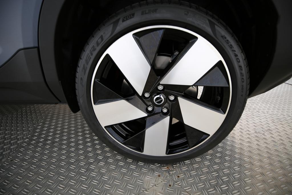 VOLVO EX40 Twin Ultra AWD-image-13