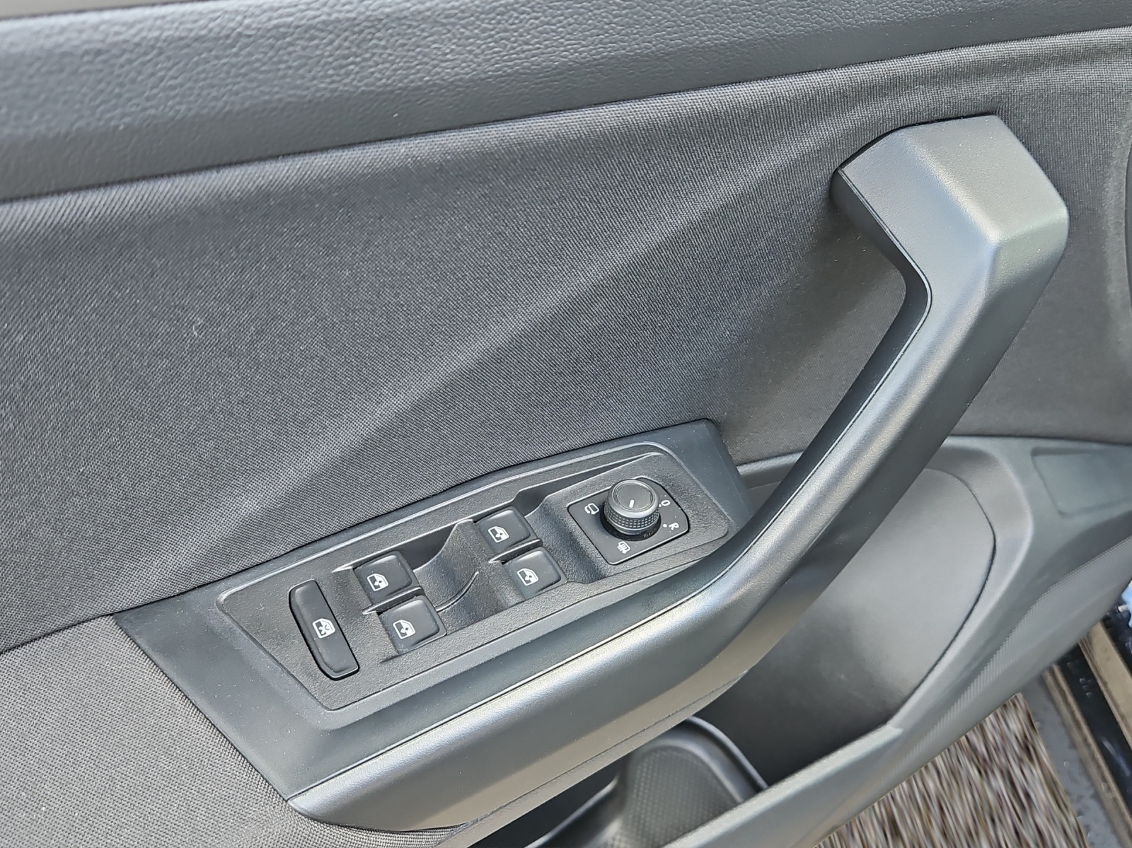 VW T-Roc 1.5 TSI EVO Life United DSG-image-10