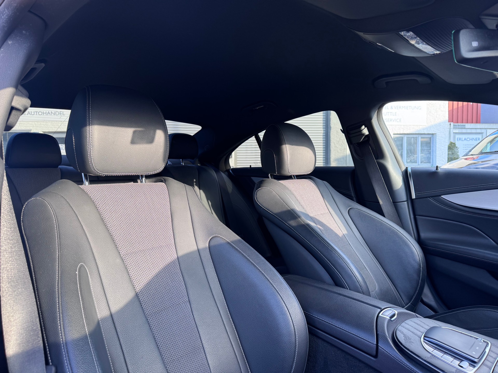 MERCEDES-BENZ CLS 300 d 4Matic Avantgarde 9G-Tronic-image-12