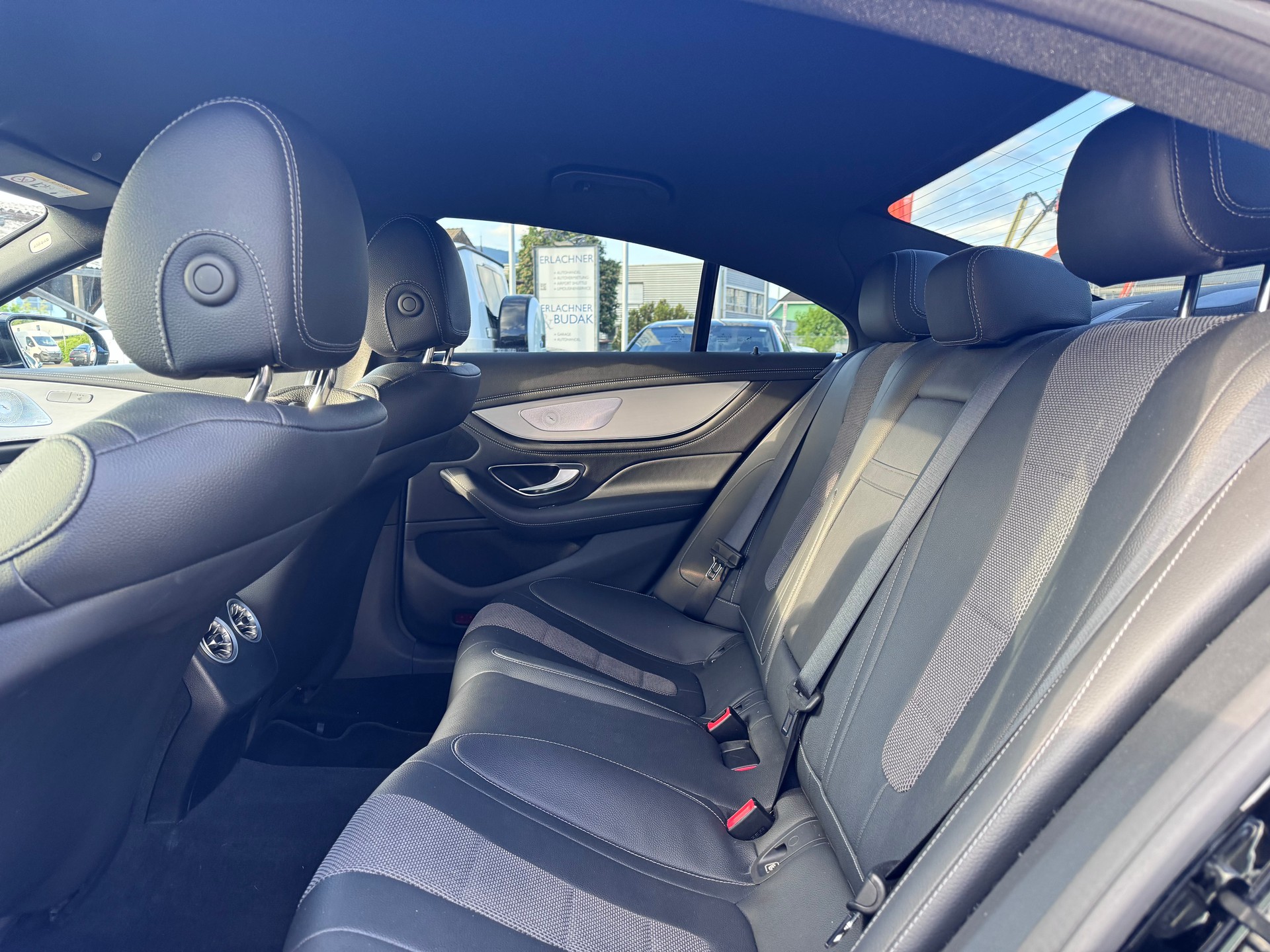 MERCEDES-BENZ CLS 300 d 4Matic Avantgarde 9G-Tronic-image-7