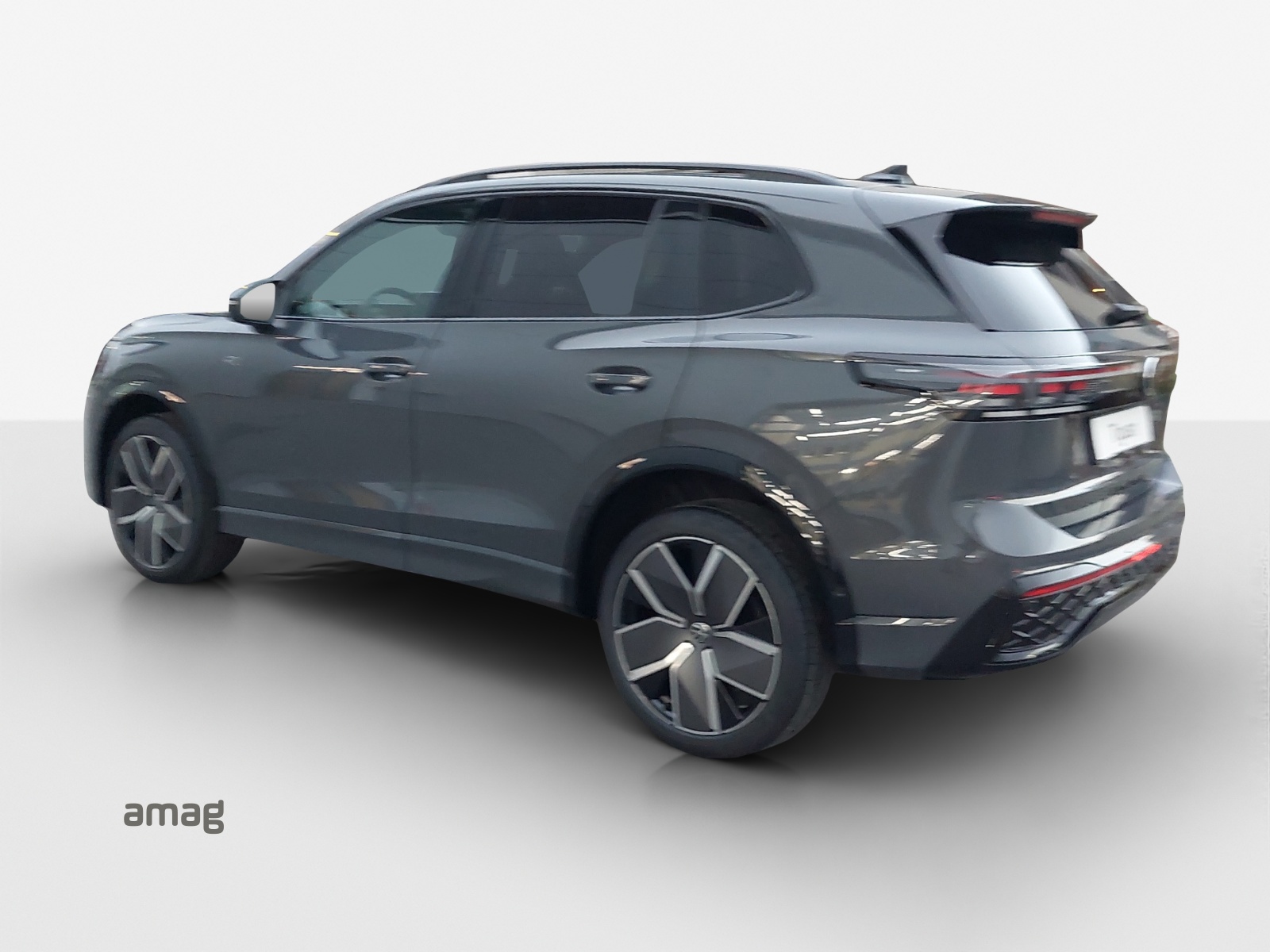 VW Tiguan 2.0 TSI DSG R-Line 4Motion-image-2