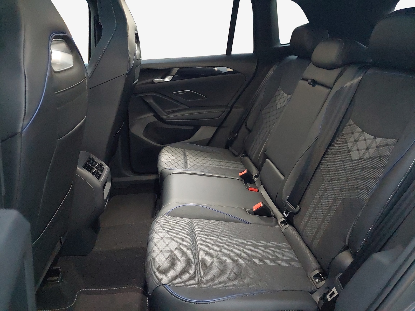VW Tiguan 2.0 TSI DSG R-Line 4Motion-image-11