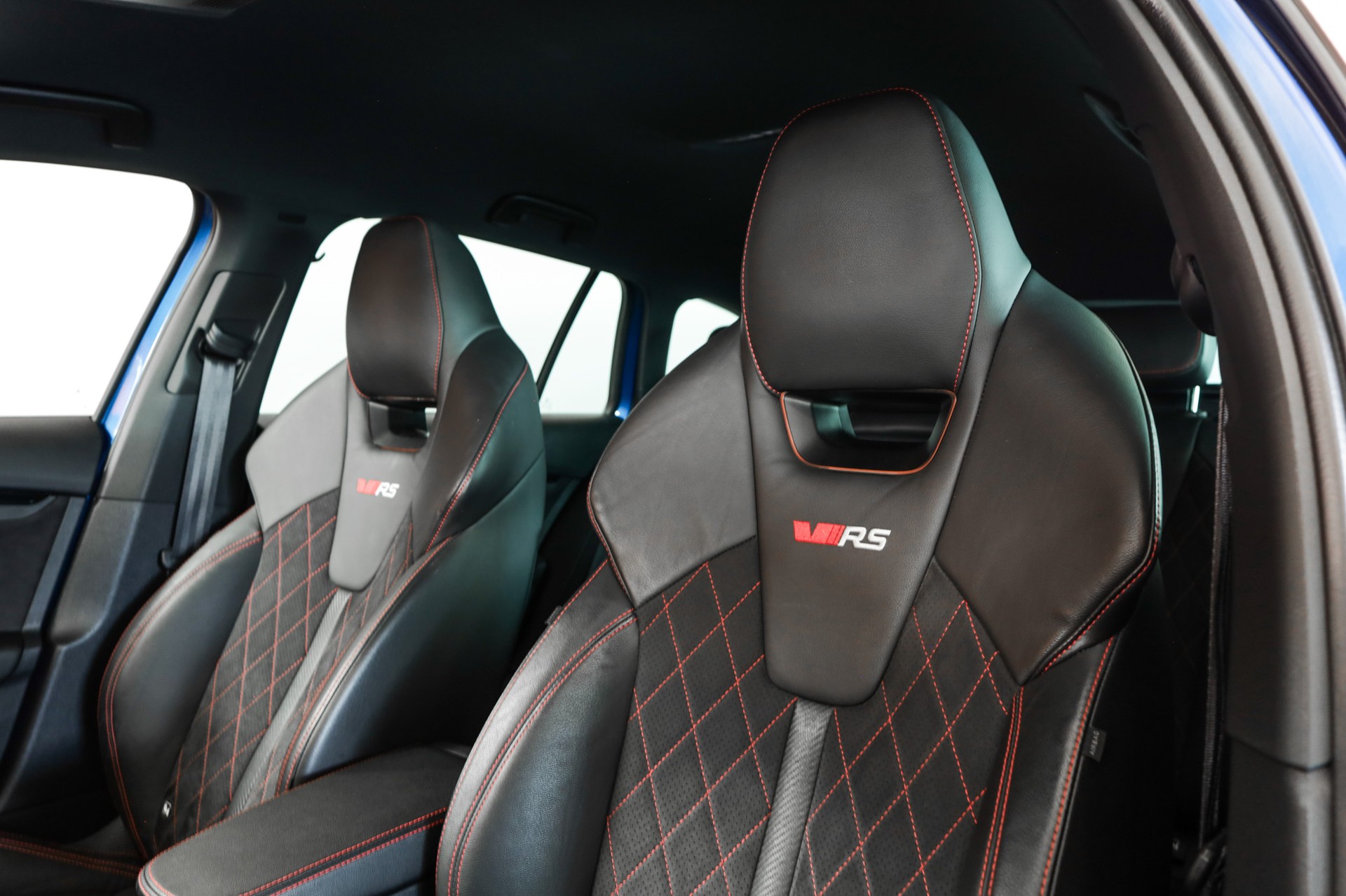SKODA Octavia Combi 2.0 TSI DSG RS-image-5