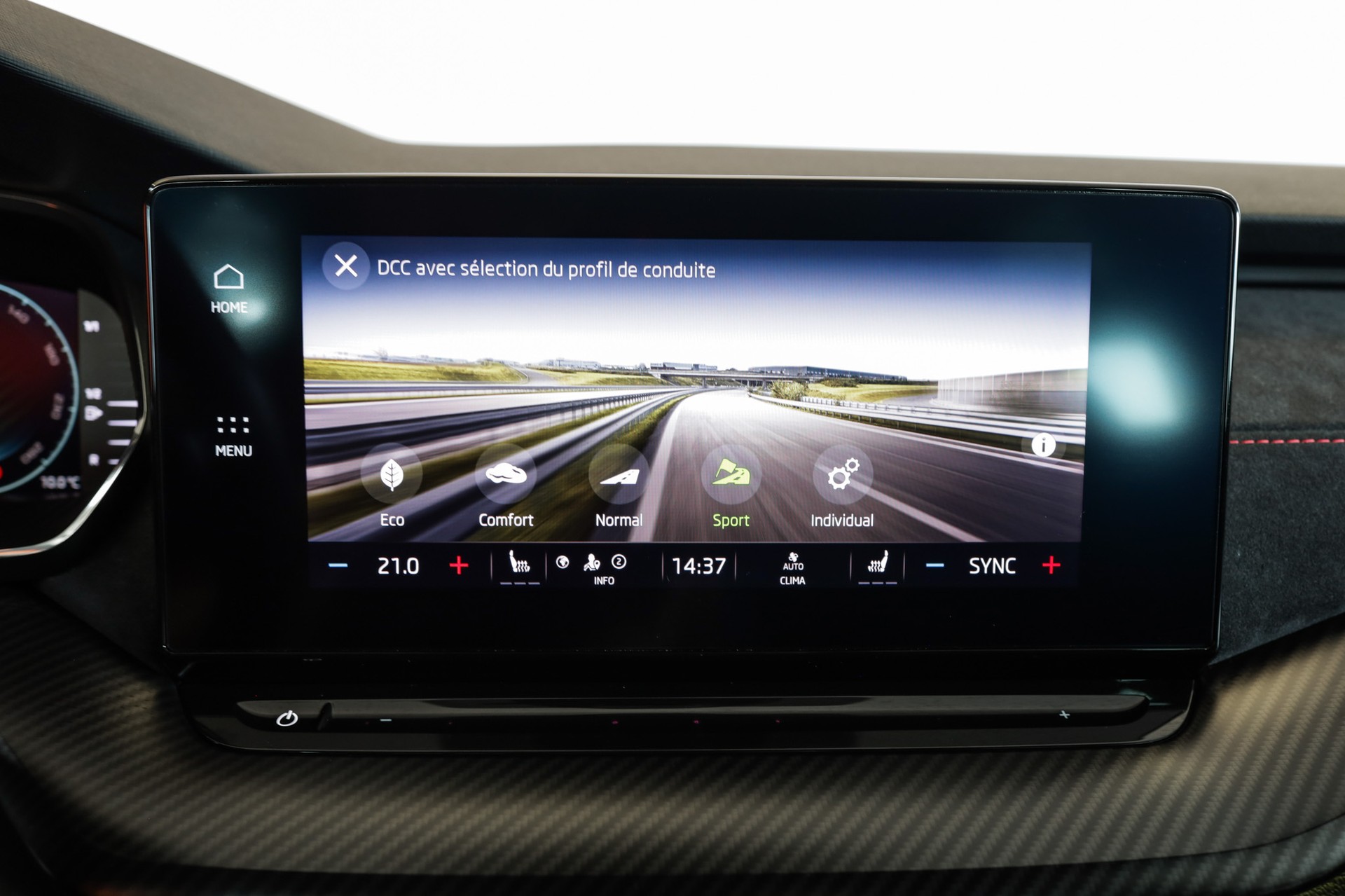 SKODA Octavia Combi 2.0 TSI DSG RS-image-19