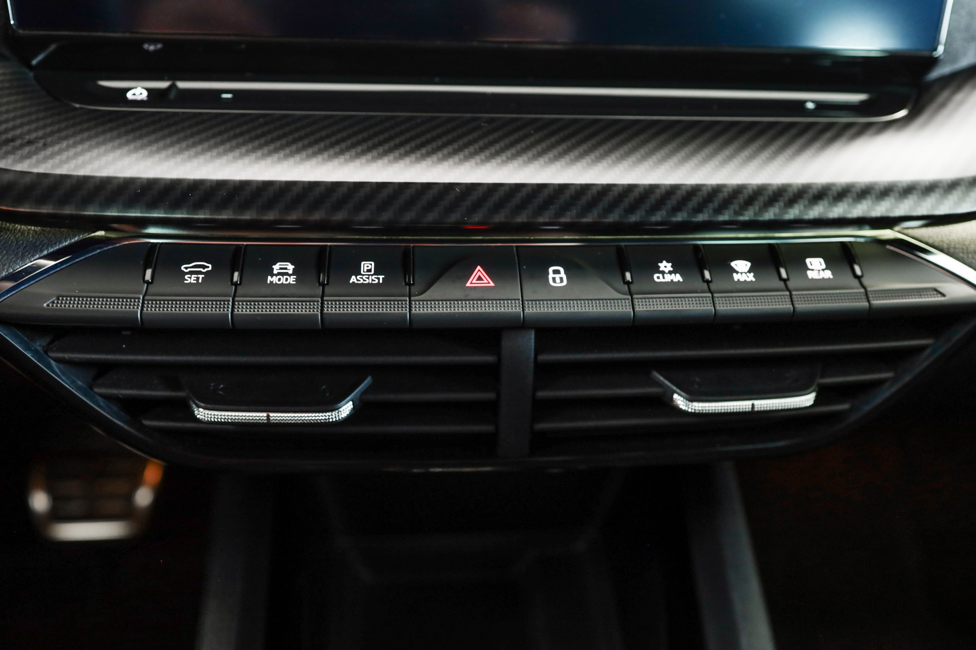 SKODA Octavia Combi 2.0 TSI DSG RS-image-23