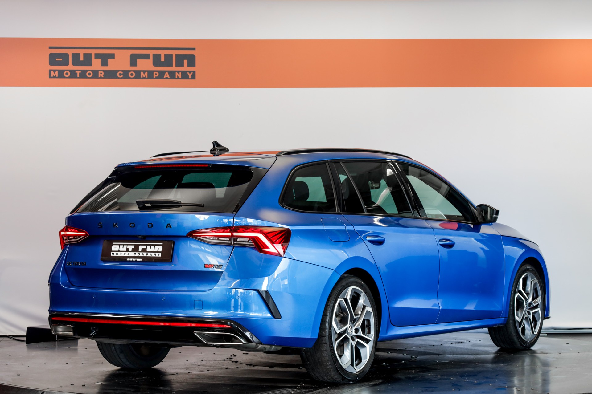 SKODA Octavia Combi 2.0 TSI DSG RS-image-2
