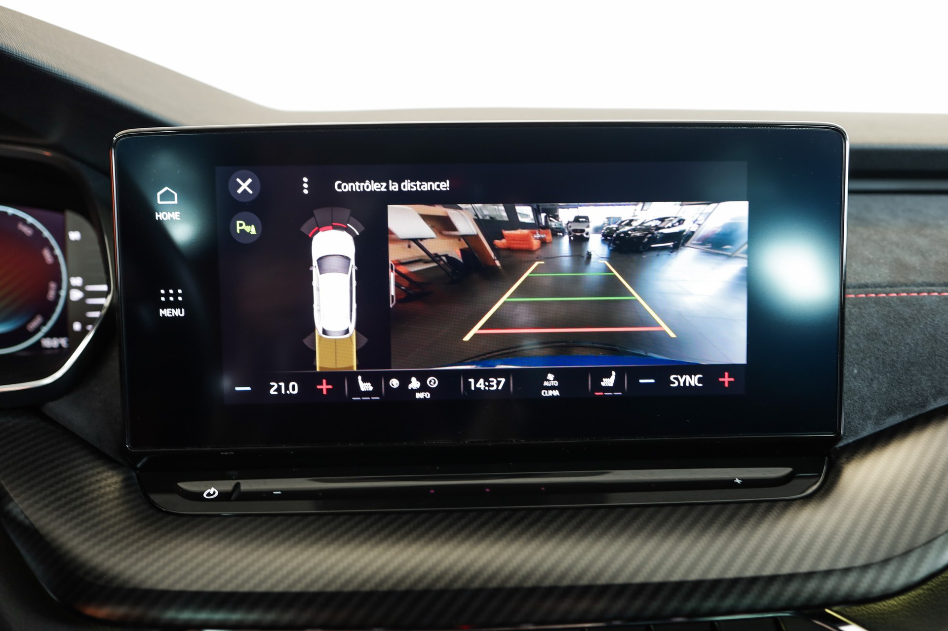 SKODA Octavia Combi 2.0 TSI DSG RS-image-18
